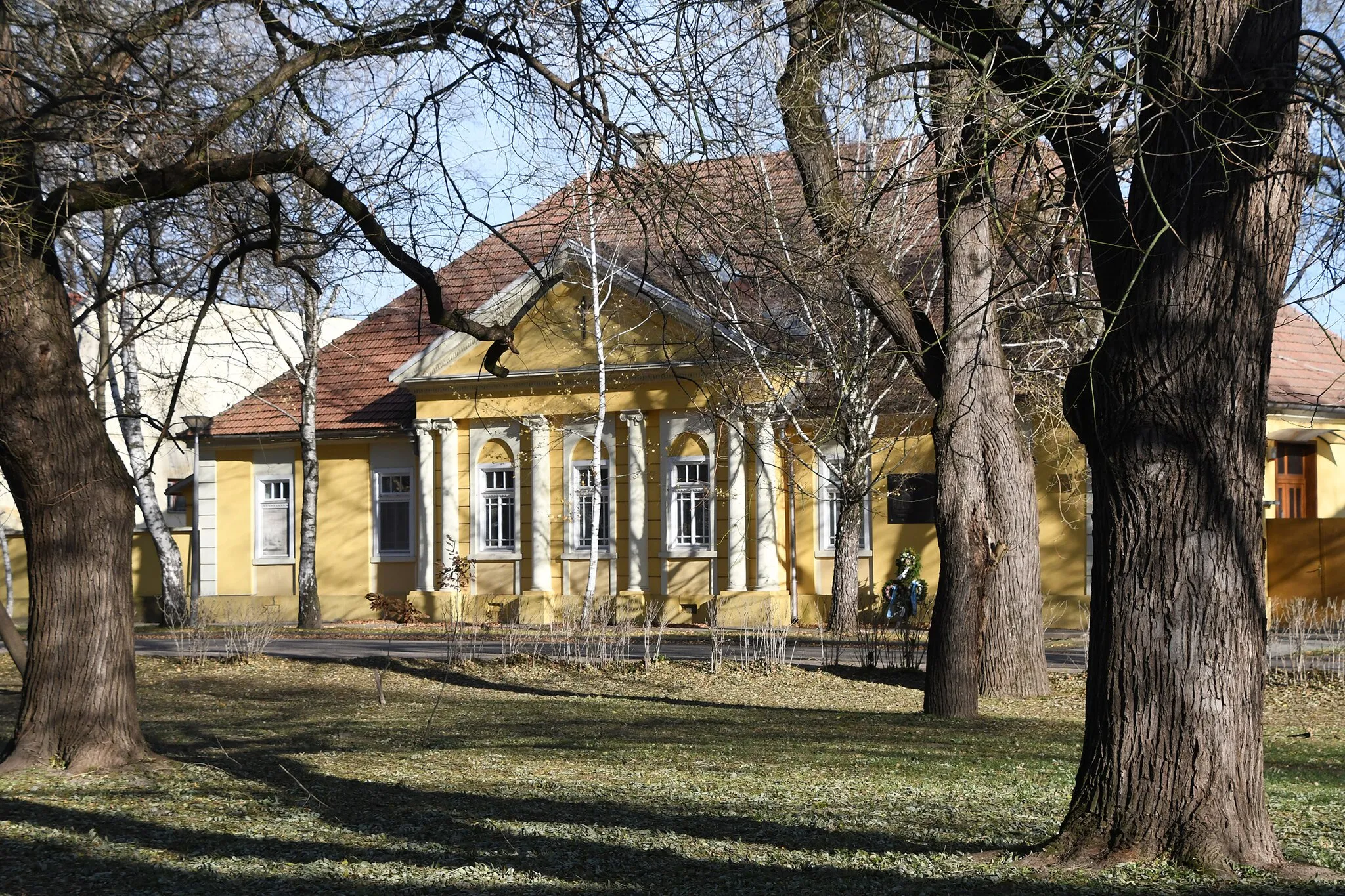 Photo showing: Helyi védelemben részesülő, Hősök tere 13. szám alatti épület