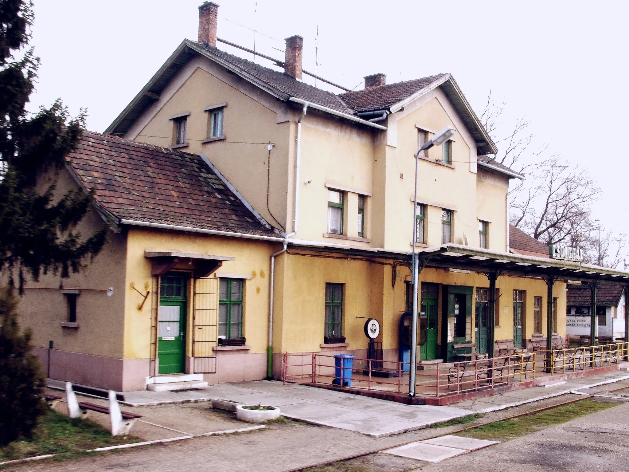 Photo showing: A csongrádi vasútállomás.