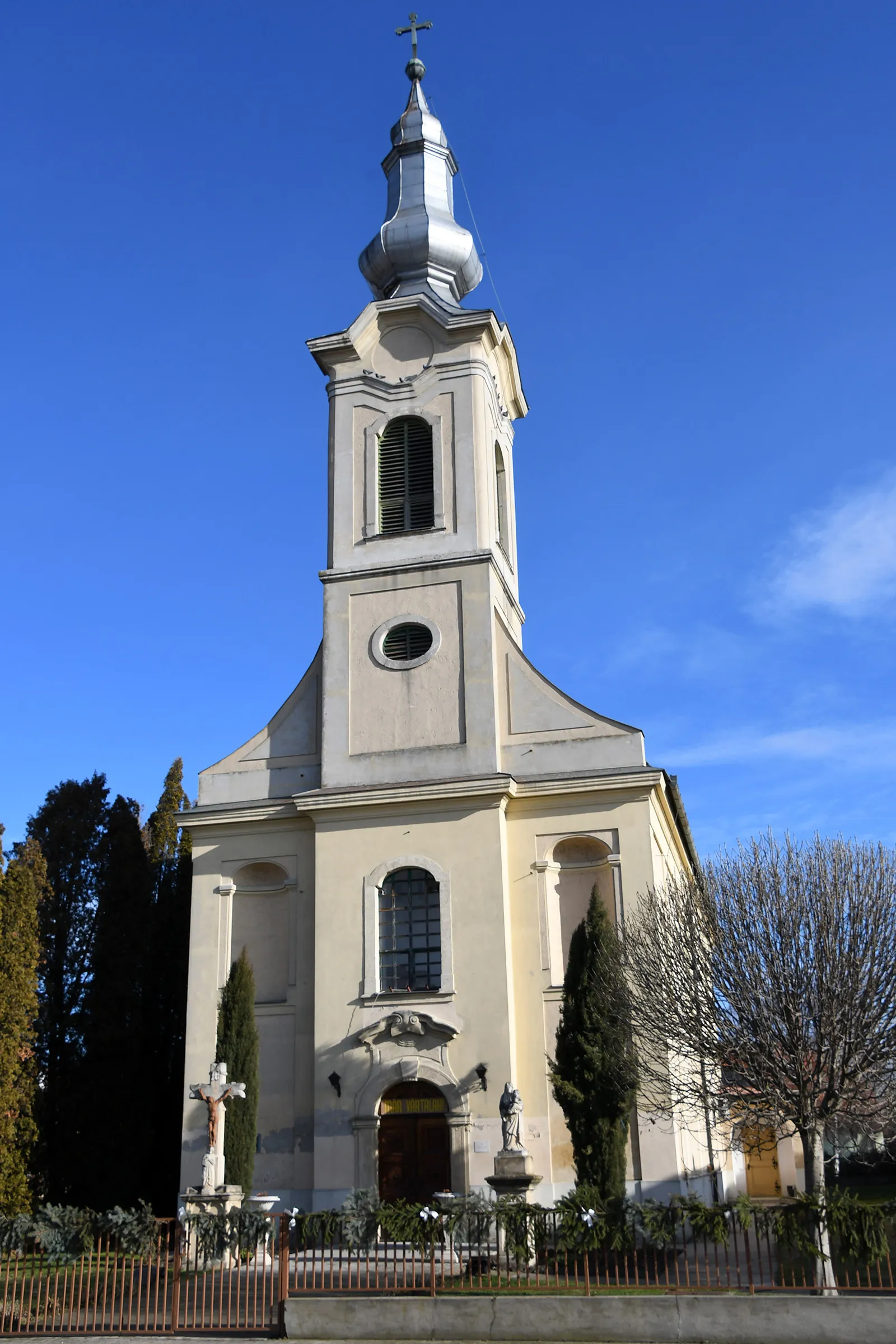 Photo showing: Roman Catholic church in Dunapataj, Hungary