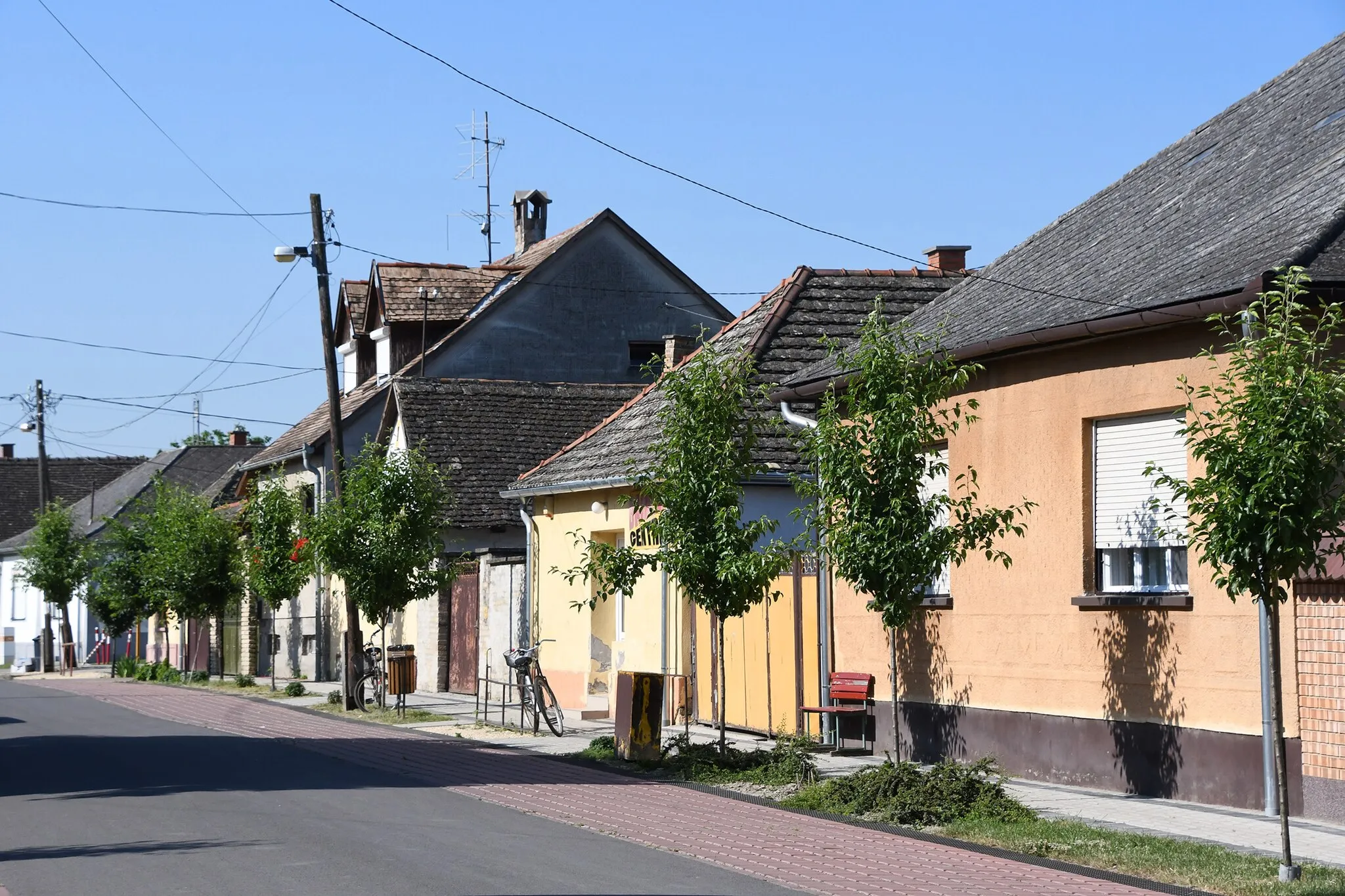 Photo showing: Dembinszky Street in Dusnok, Hungary