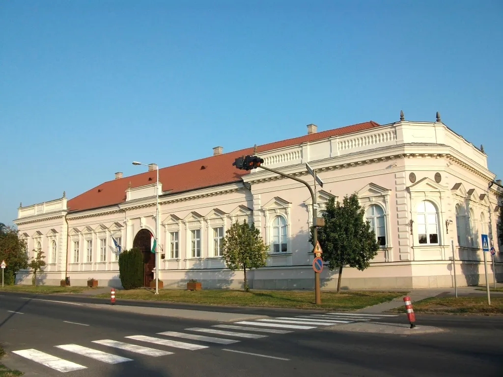 Photo showing: Town hall in Gyomaendrőd, Hungary