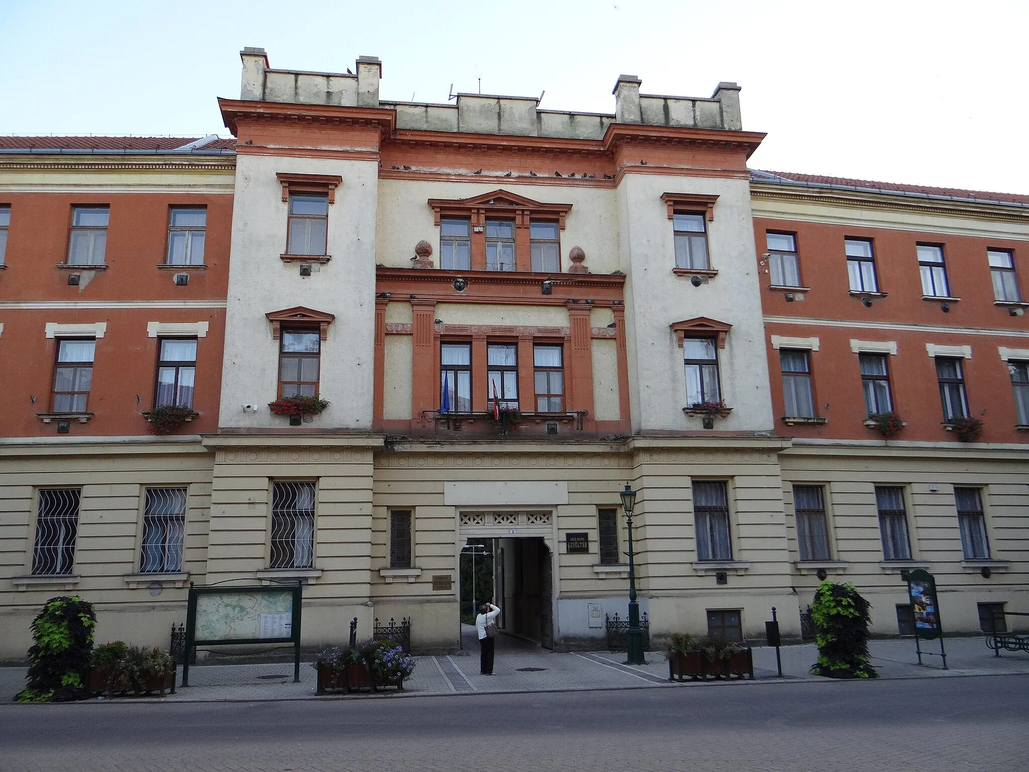 Photo showing: Békés County Archives and Land Registry. 2 Petőfi Square,  Gyula