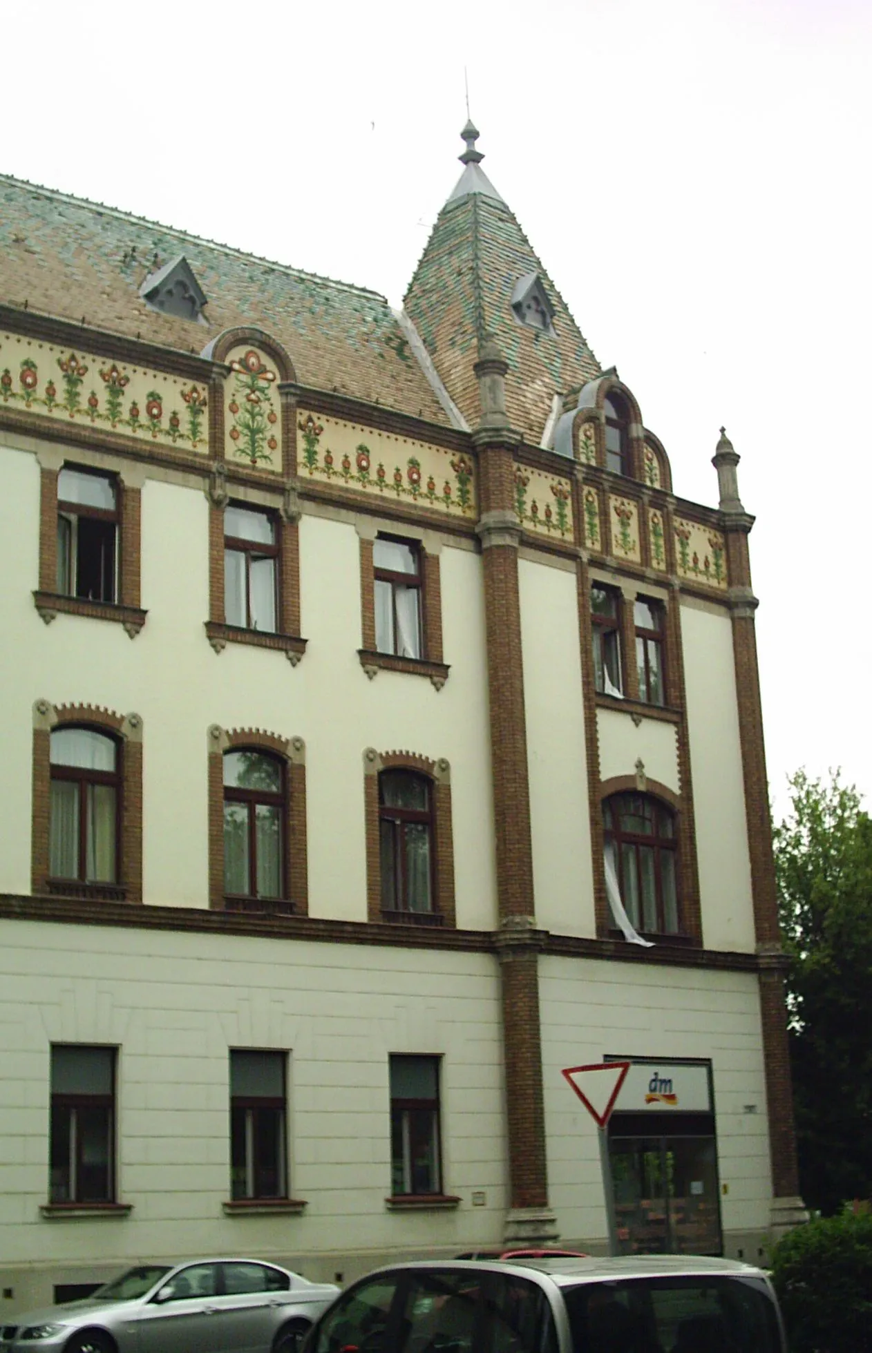 Photo showing: Town Hall Kiskunfélegyháza, detail from Kazinczy street.