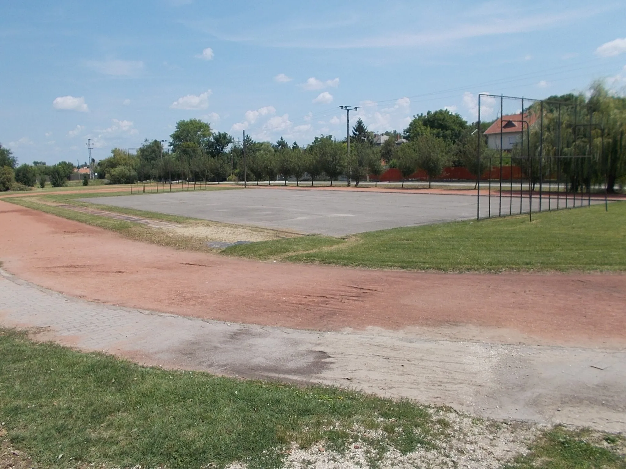 Photo showing: : School/public sports grounds over the covered Bak-ér stgream - Kunszentmiklós, Bács-Kiskun County, Hungary.