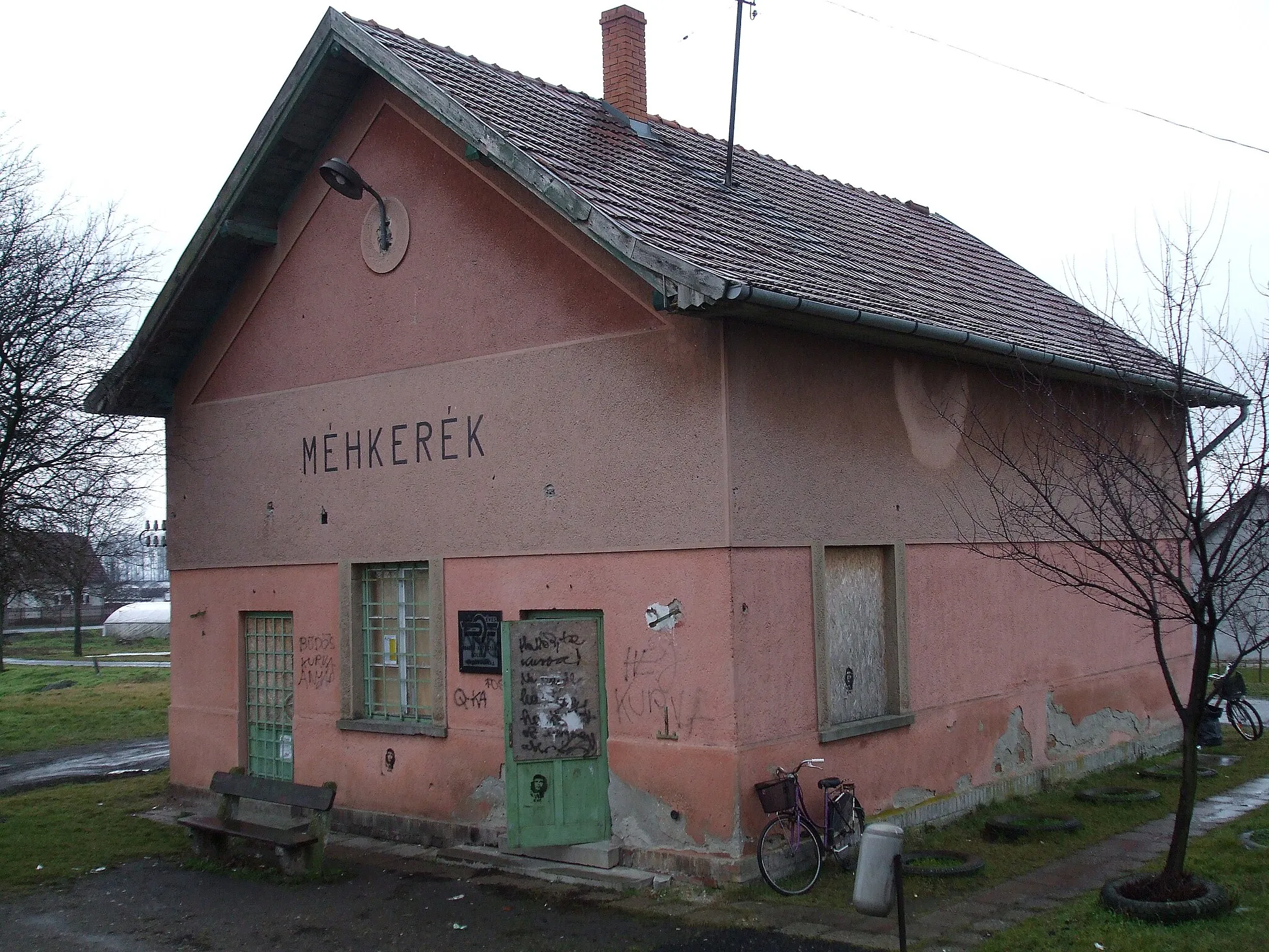 Photo showing: Méhkerék vasúti megállóhelye a Békéscsaba–Kötegyán–Vésztő–Püspökladány-vasútvonalon.