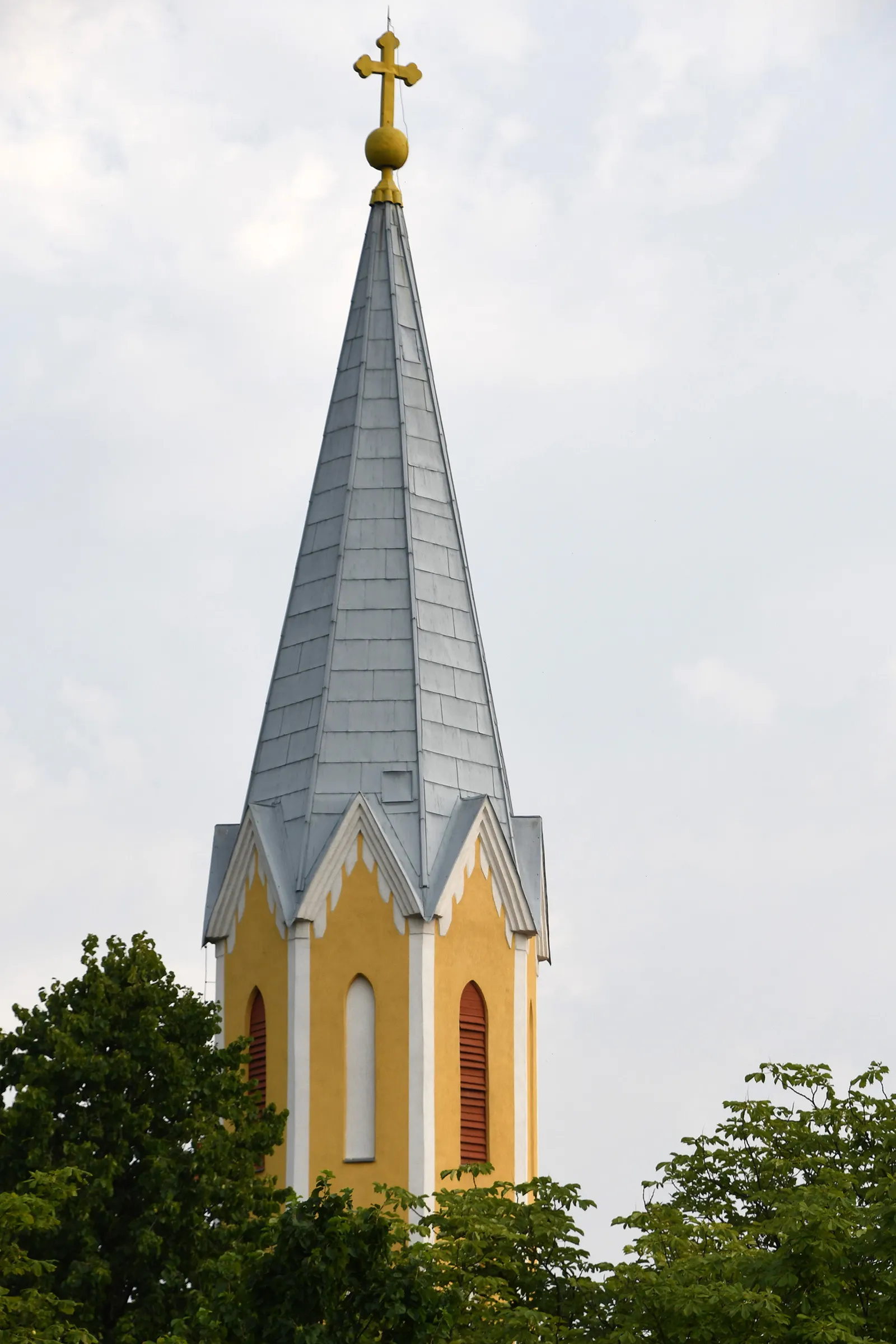 Photo showing: Roman Catholic church in Nyárlőrinc, Hungary