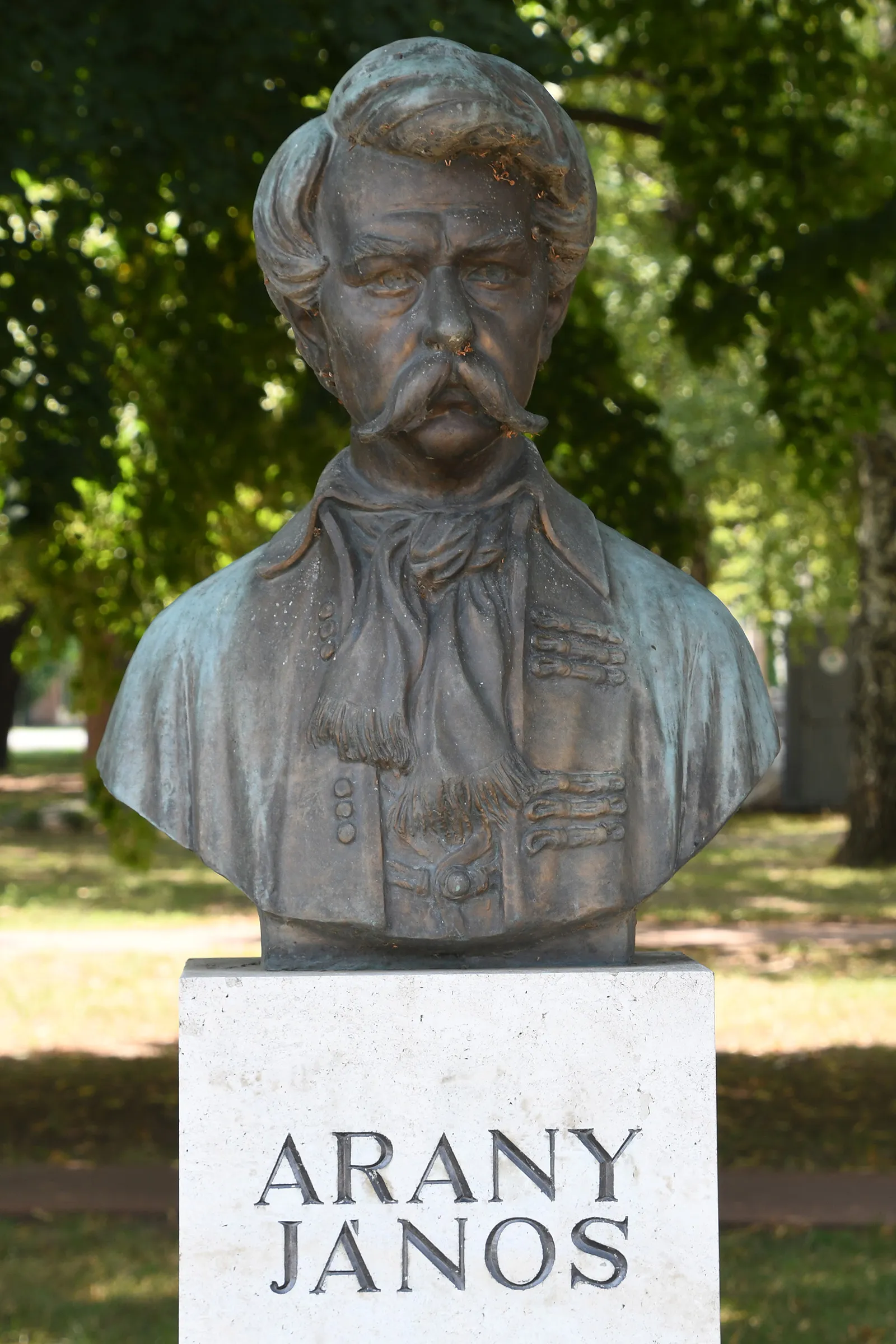 Photo showing: Bust of János Arany in Sándorfalva, Hungary