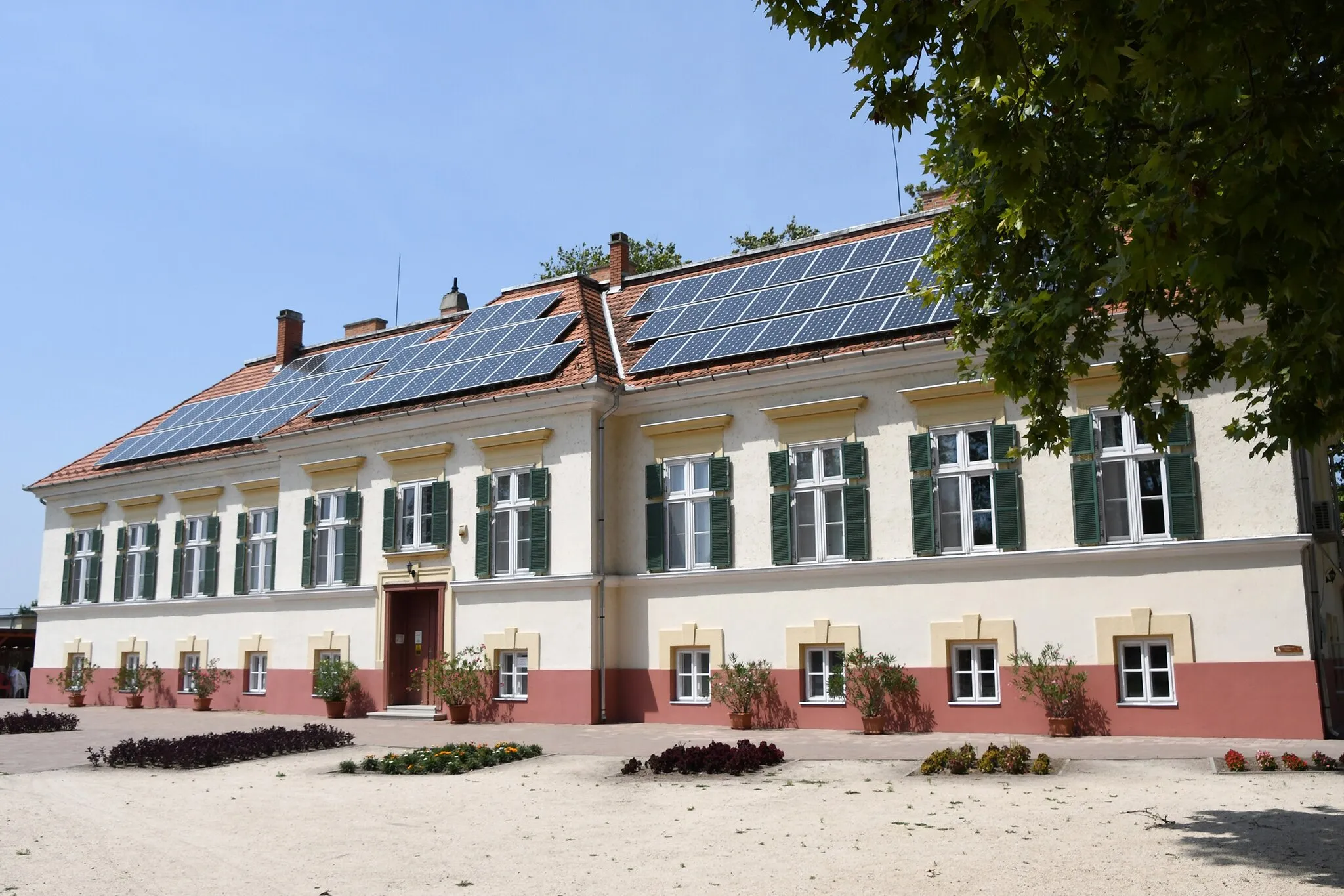 Photo showing: Pallavicini mansion in Sándorfalva, Hungary