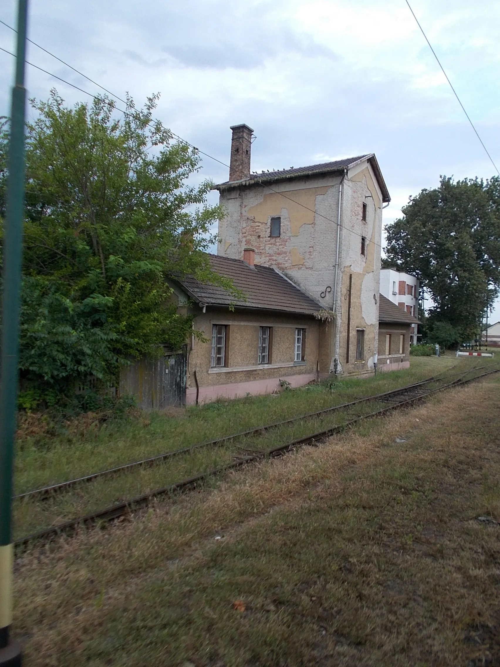 Photo showing: Railway station railway water (tanks and tower) building - Szatymaz, Csongrád-Csanád County, Hungary