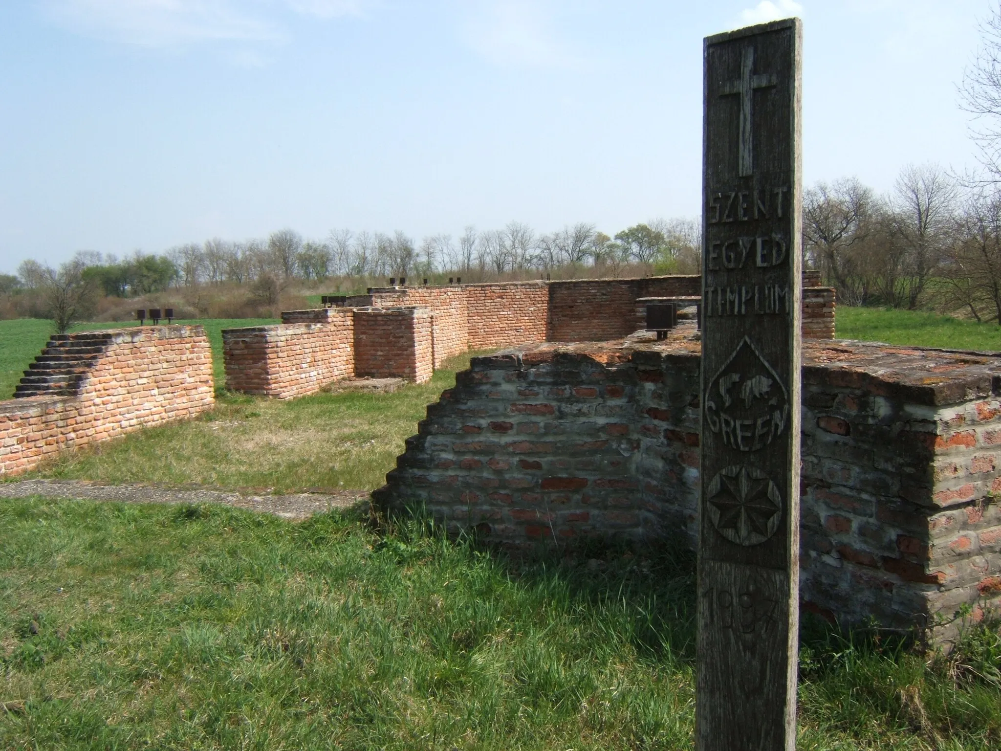 Photo showing: Babócsa, középkori templomrom