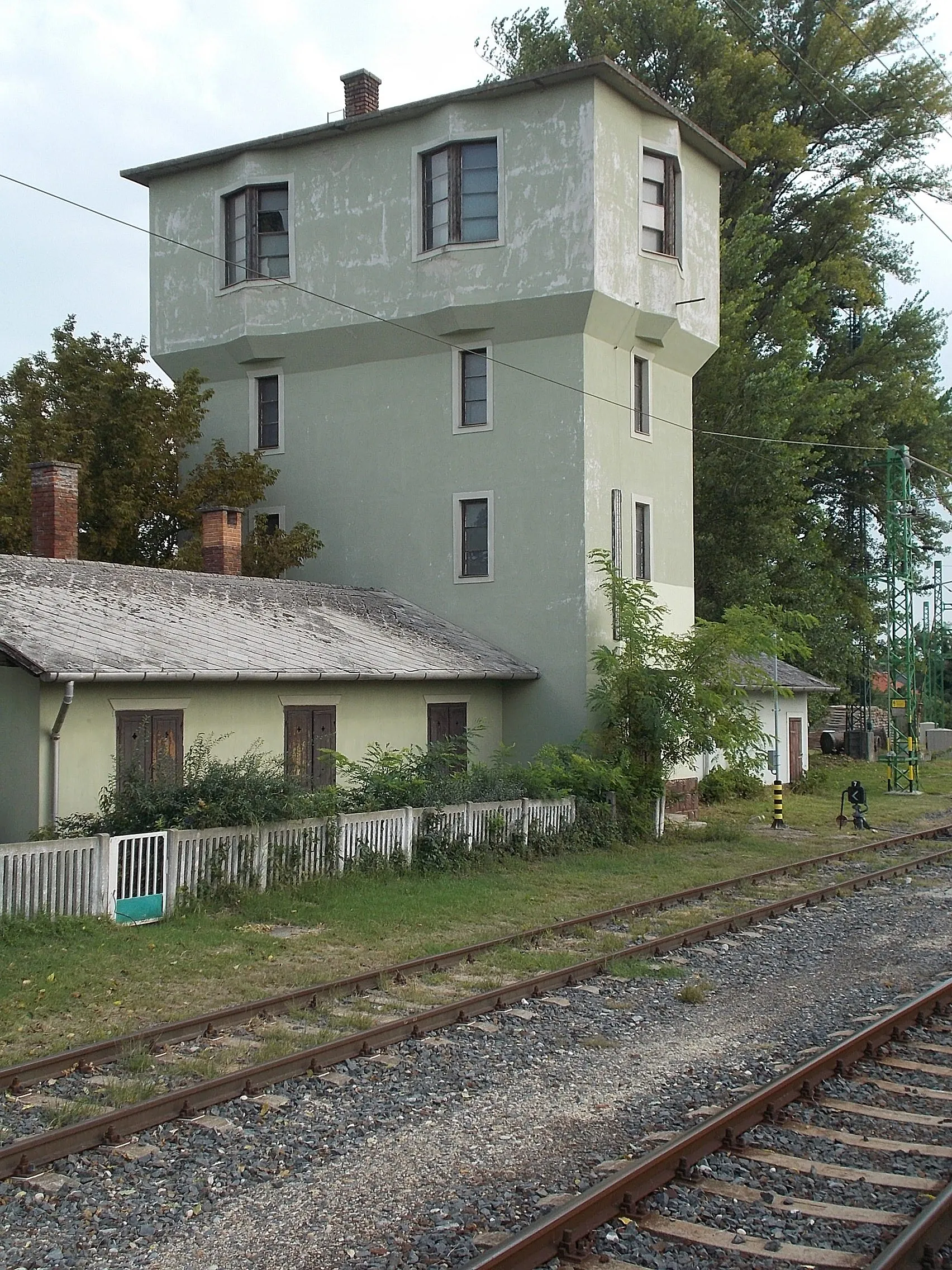 Photo showing: : Railway station former control tower? - Balatonboglár, Somogy County, Hungary.
