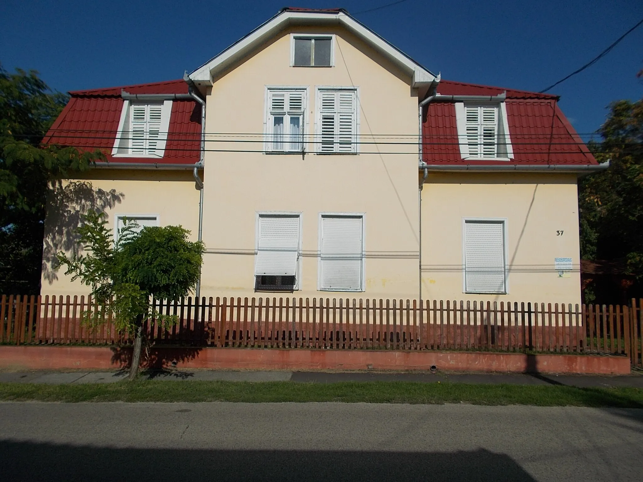 Photo showing: : Listed holiday house  - 37 Szövetség street, Balatonlelle, Somogy County, Hungary.