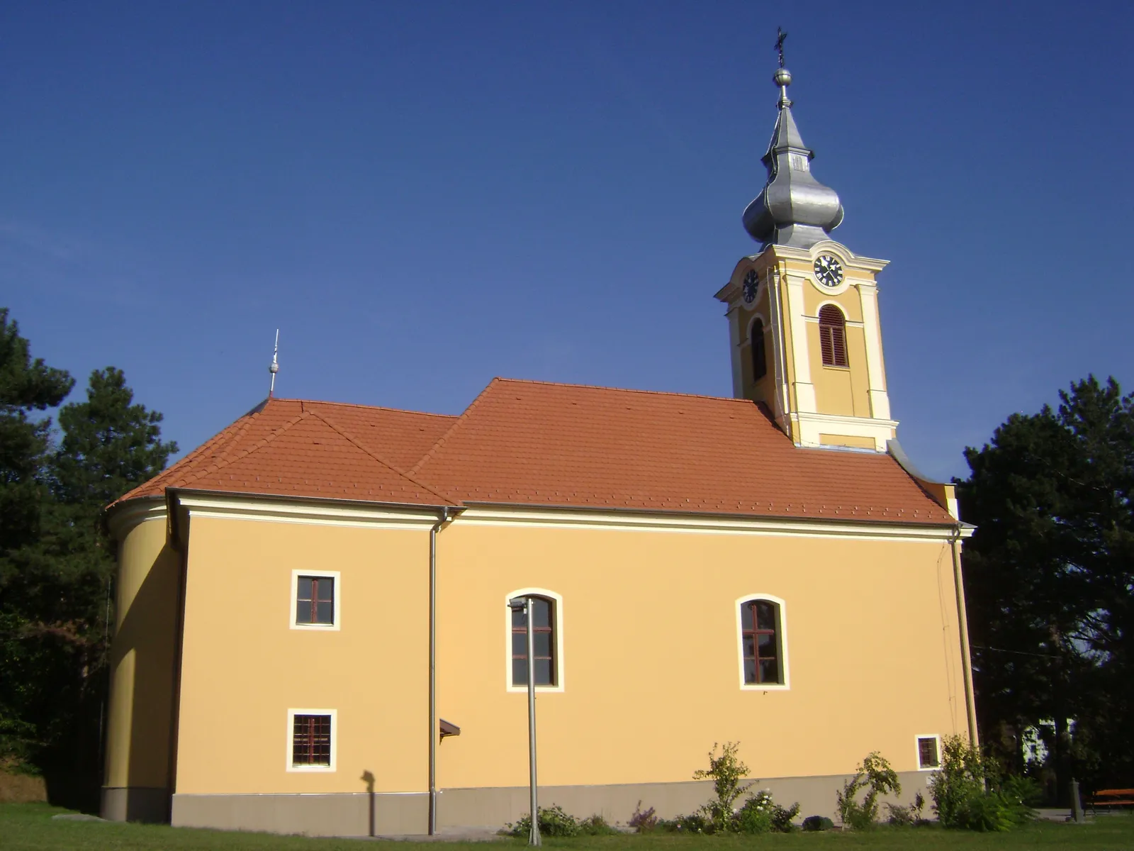 Photo showing: Szentháromság római katolikus templom (Bölcske, Zrínyi u. 2.)