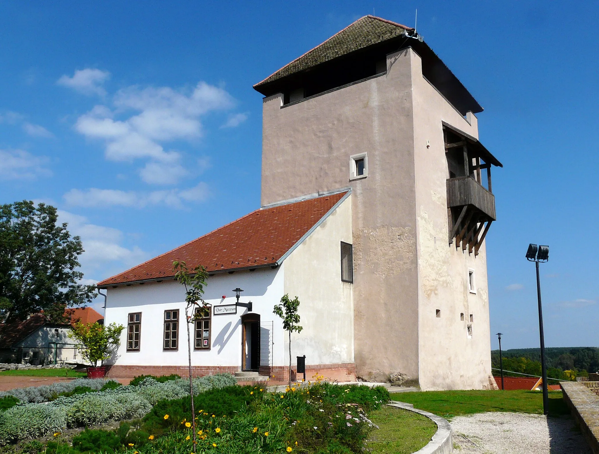 Photo showing: The Castle of Dunaföldvár (Hungary)