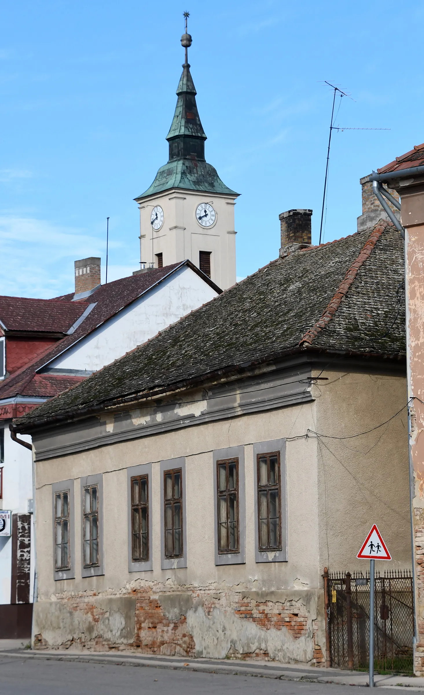 Photo showing: Rákóczi Street with the tower of the Reformed church in Gyönk