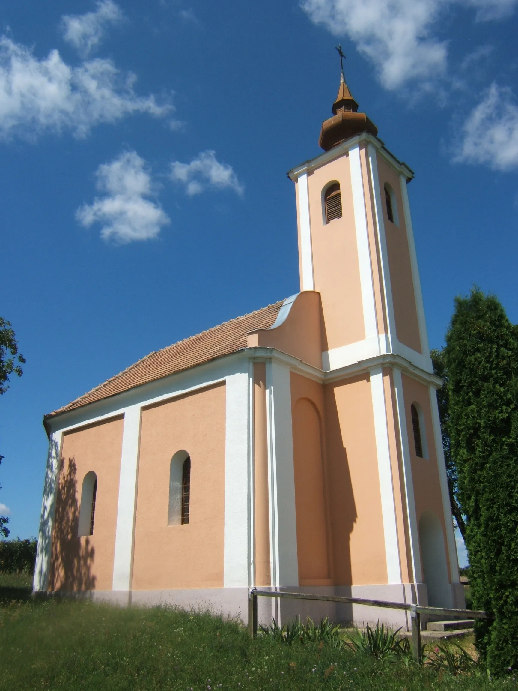 Photo showing: Kápolna a kéthelyi szőlőhegyen, 1870-ben épült, azonosító -7432