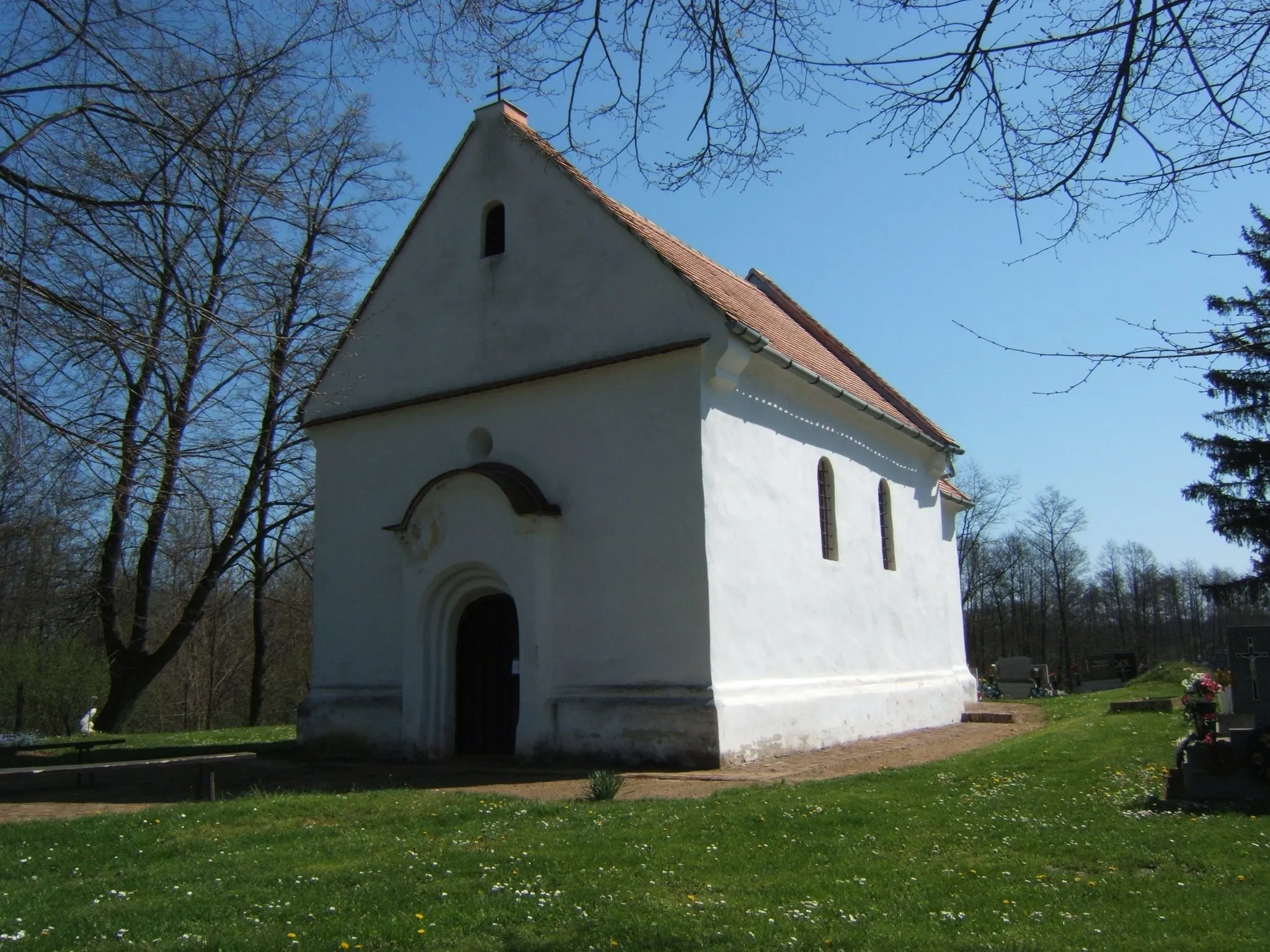Photo showing: Lábod, temetőkápolna