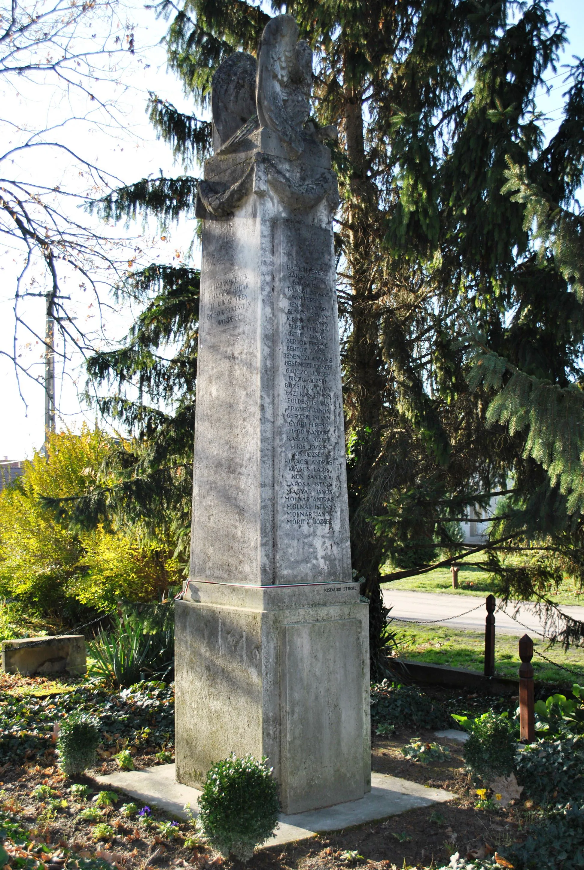 Photo showing: I. World War memorial in Madocsa