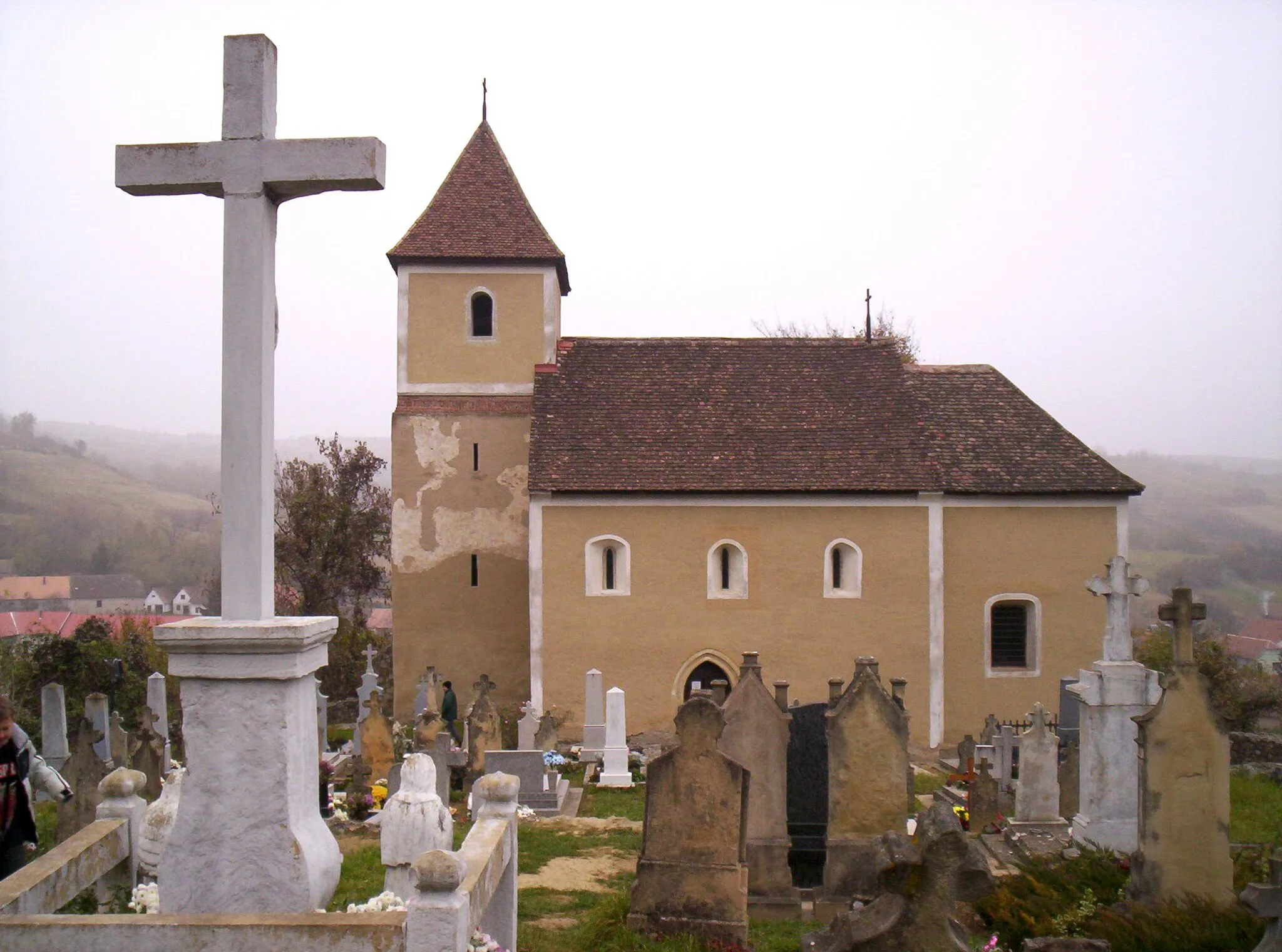 Photo showing: Szent István-kápolna, Mecseknádasd. 11. századi templom alapjaira épült a 13. században. – photo taken by uploader User:Csanády in 2006.