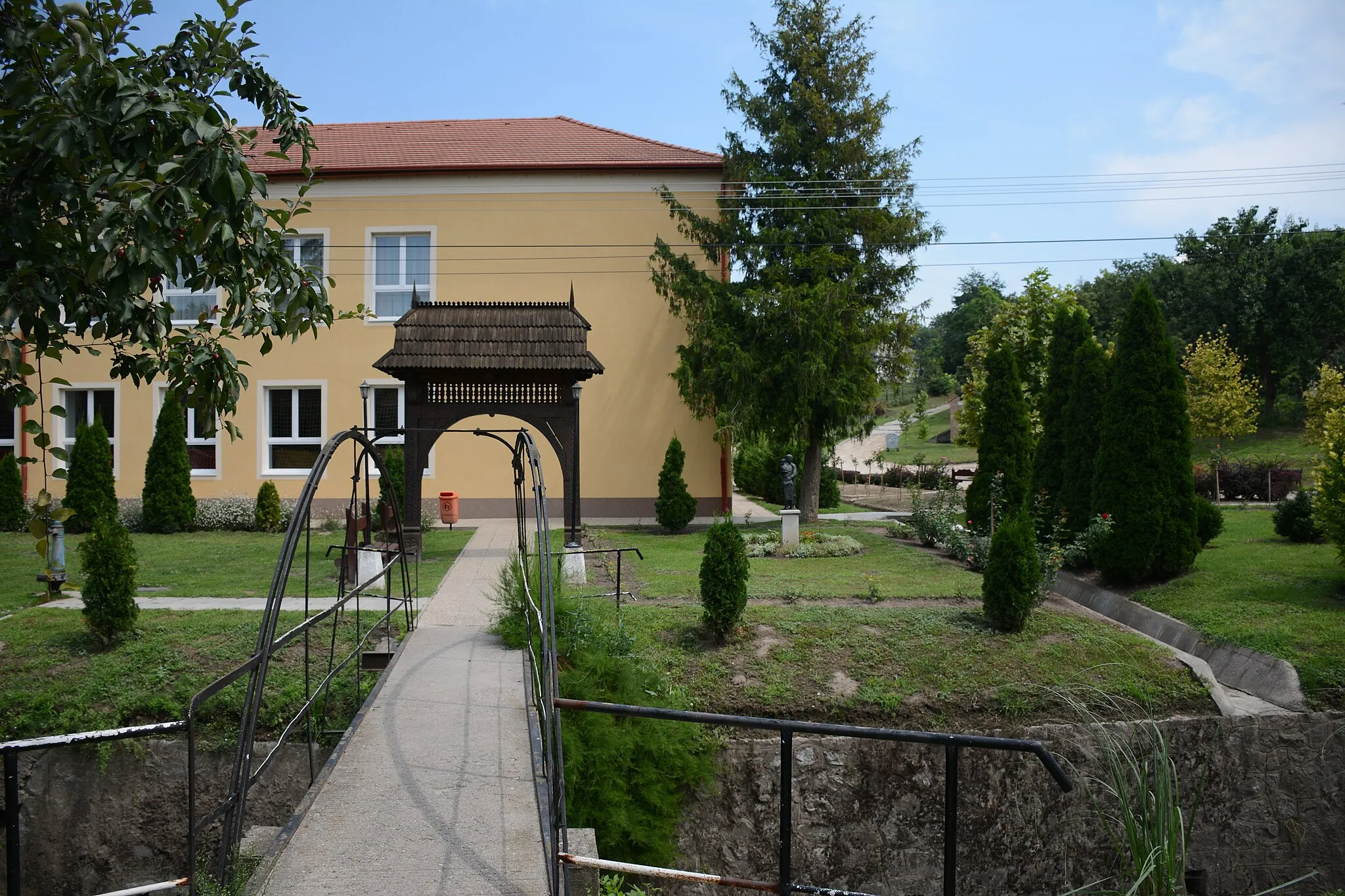 Photo showing: várárok, híd