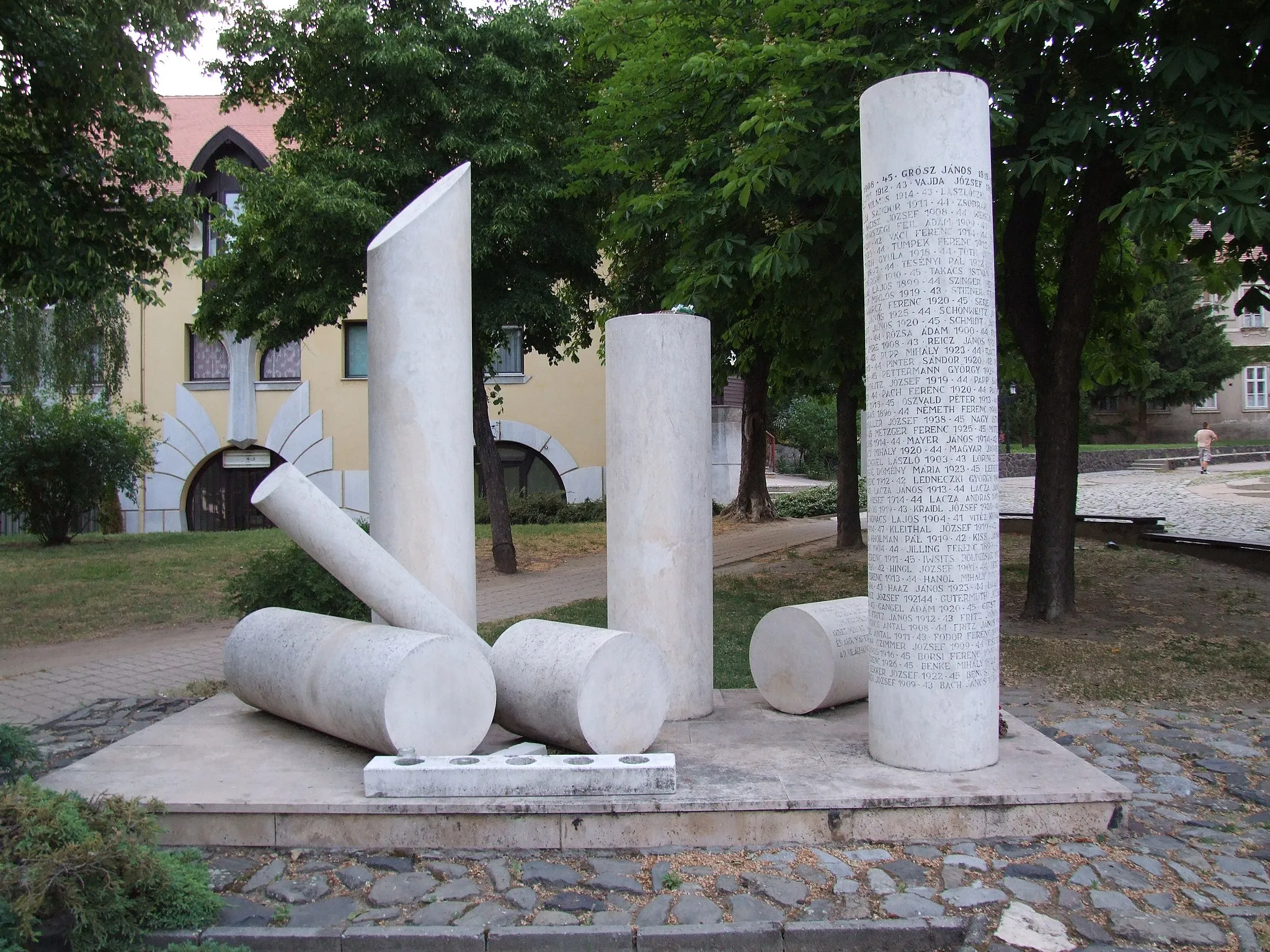 Photo showing: WW2 memorial in Paks, Hungary