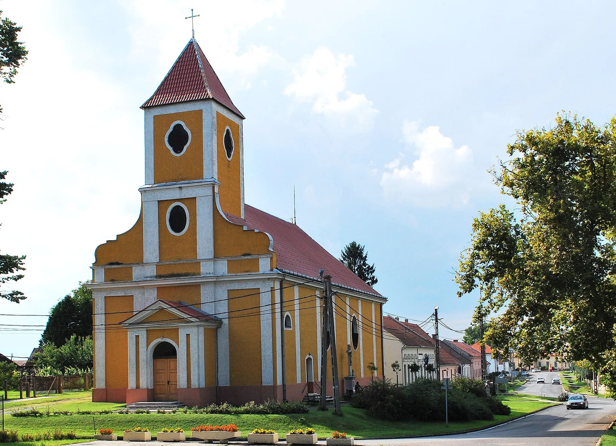 Photo showing: Sellyei római katolikus templom