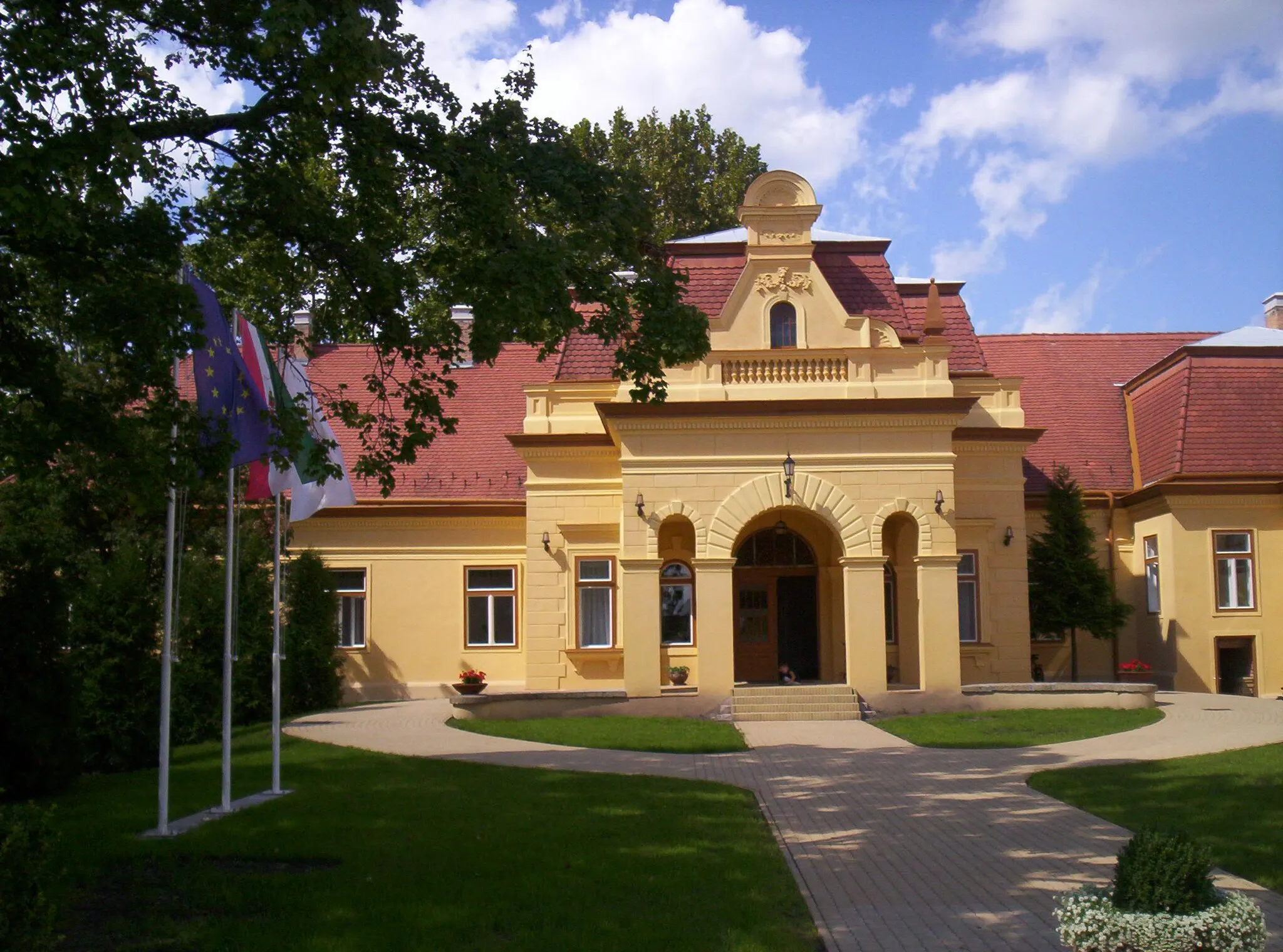 Photo showing: A szentlőrinci Esterházy-kastély – photo taken by uploader User:Csanády in 2006.