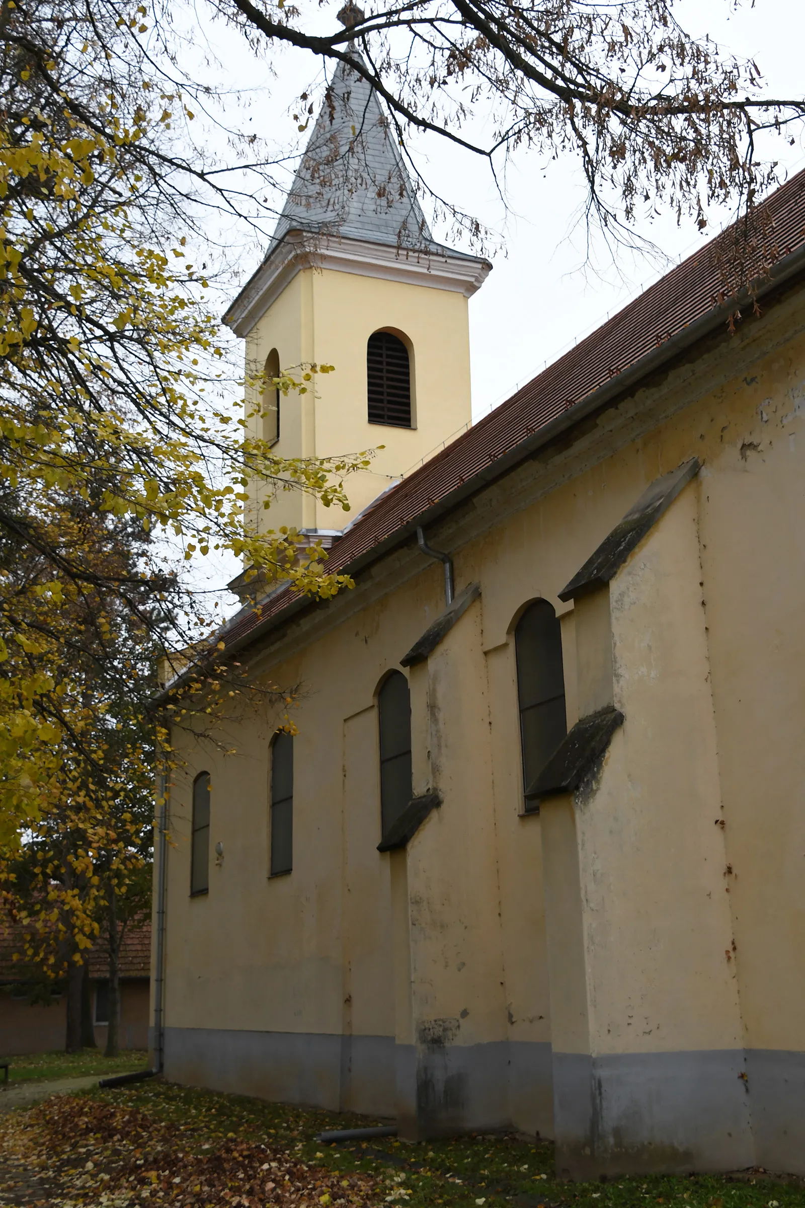 Photo showing: Roman Catholic church in Taszár