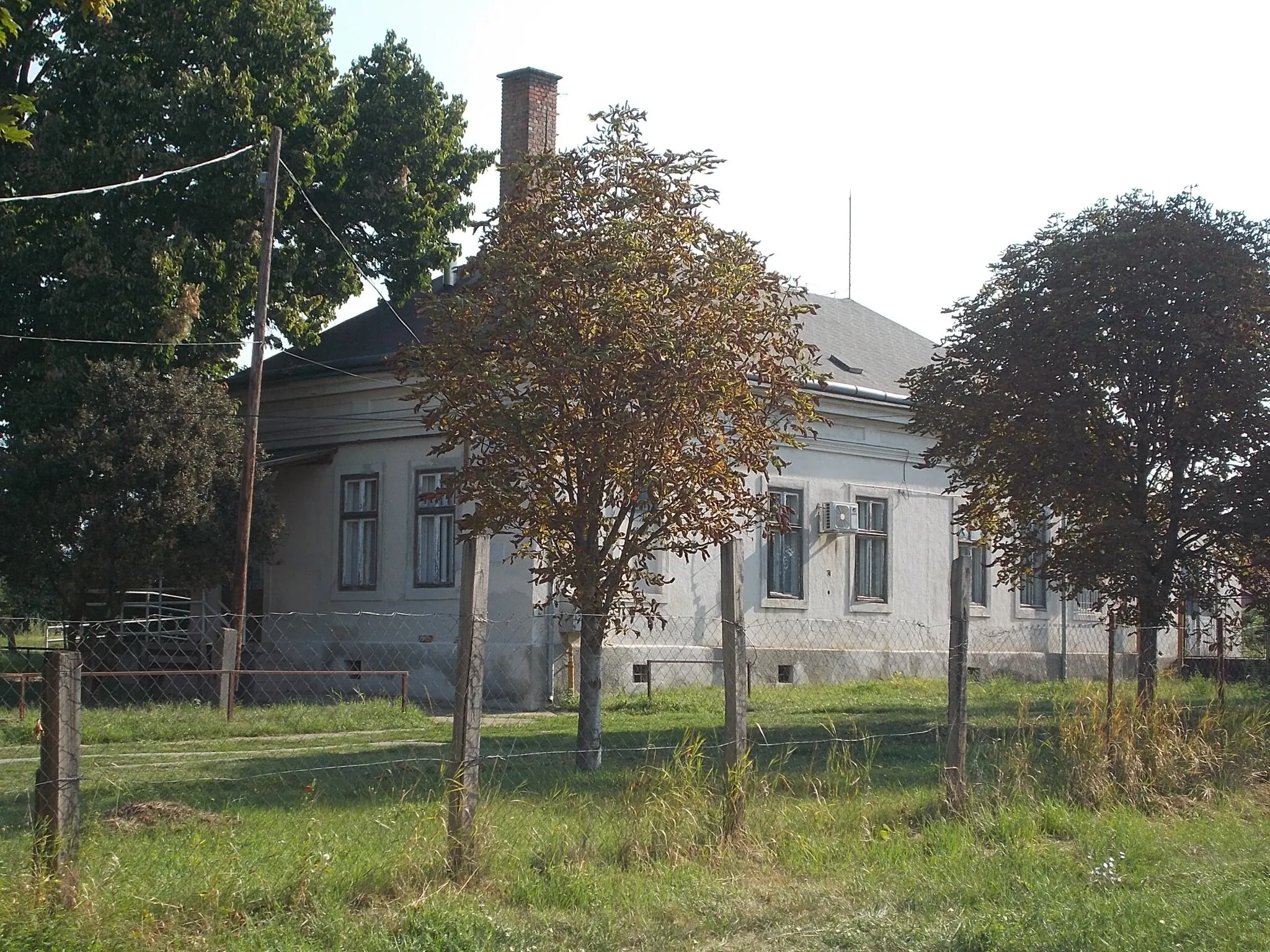 Photo showing: : Pulmonary Institution. - Tulipán Street, Hajdúnánás, Hajdú-Bihar County, Hungary.
