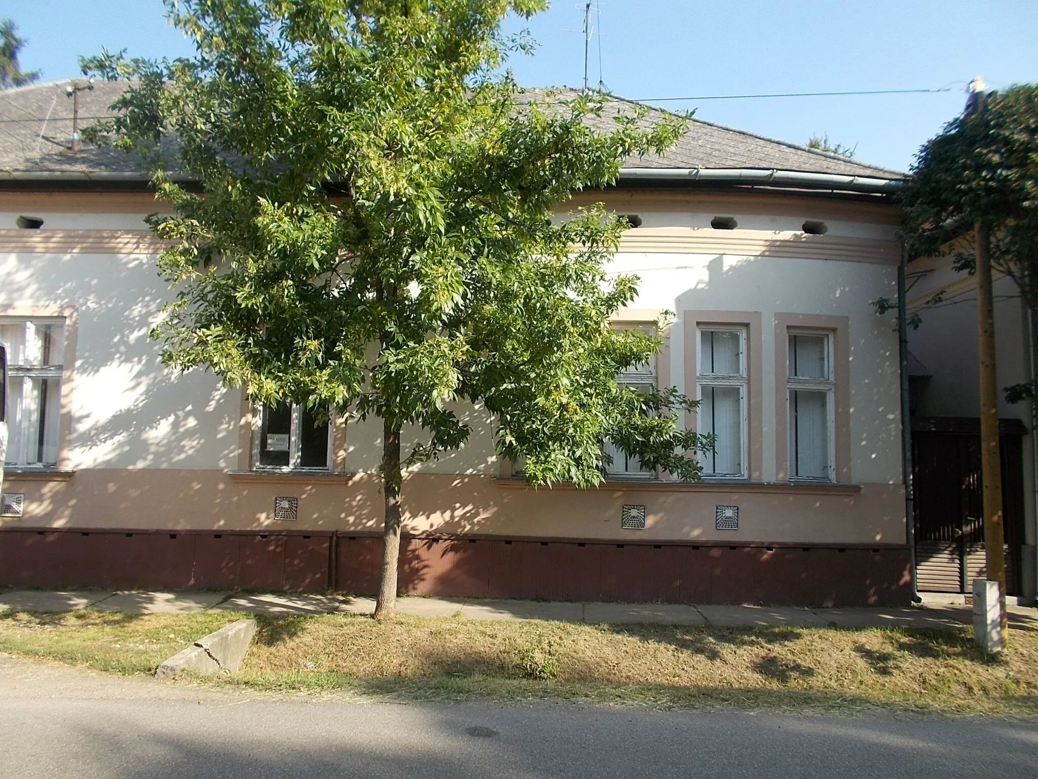 Photo showing: : Listed building. - 14 Nyíregyházi Street, Hajdúnánás, Hajdú-Bihar County, Hungary.