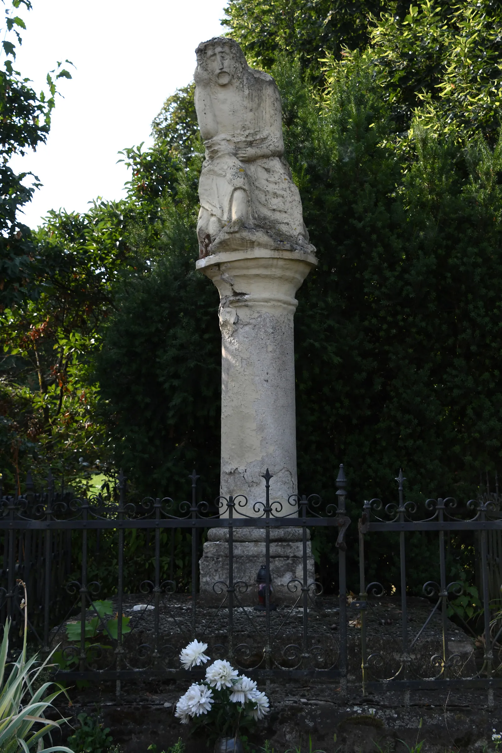 Photo showing: Statue of the Pensive Christ in Jászjákóhalma, Hungary