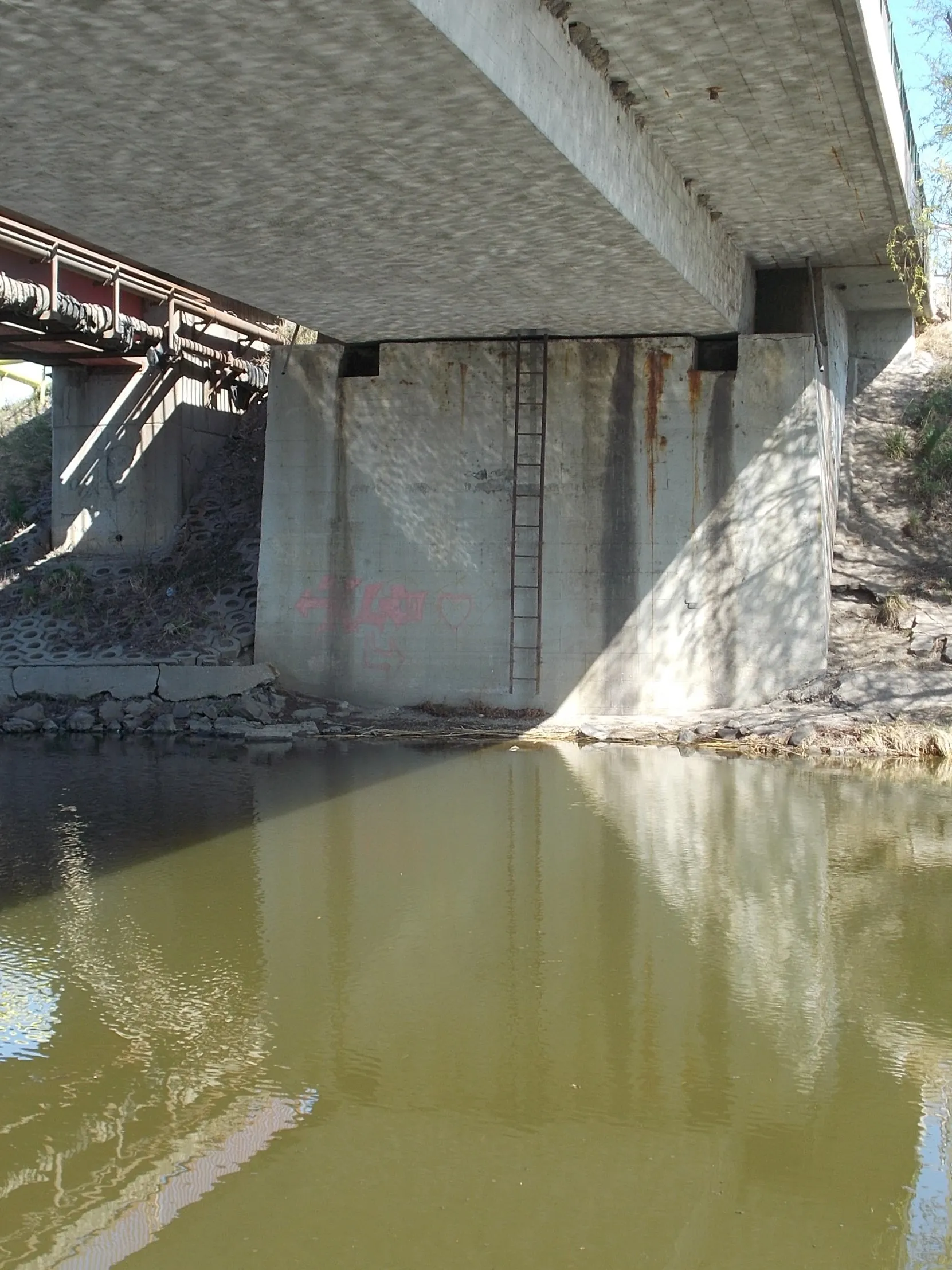 Photo showing: : Route 46 Bridge over the Hortobágy-Berettyó in Mezőtúr, Jász-Nagykun-Szolnok County, Hungary