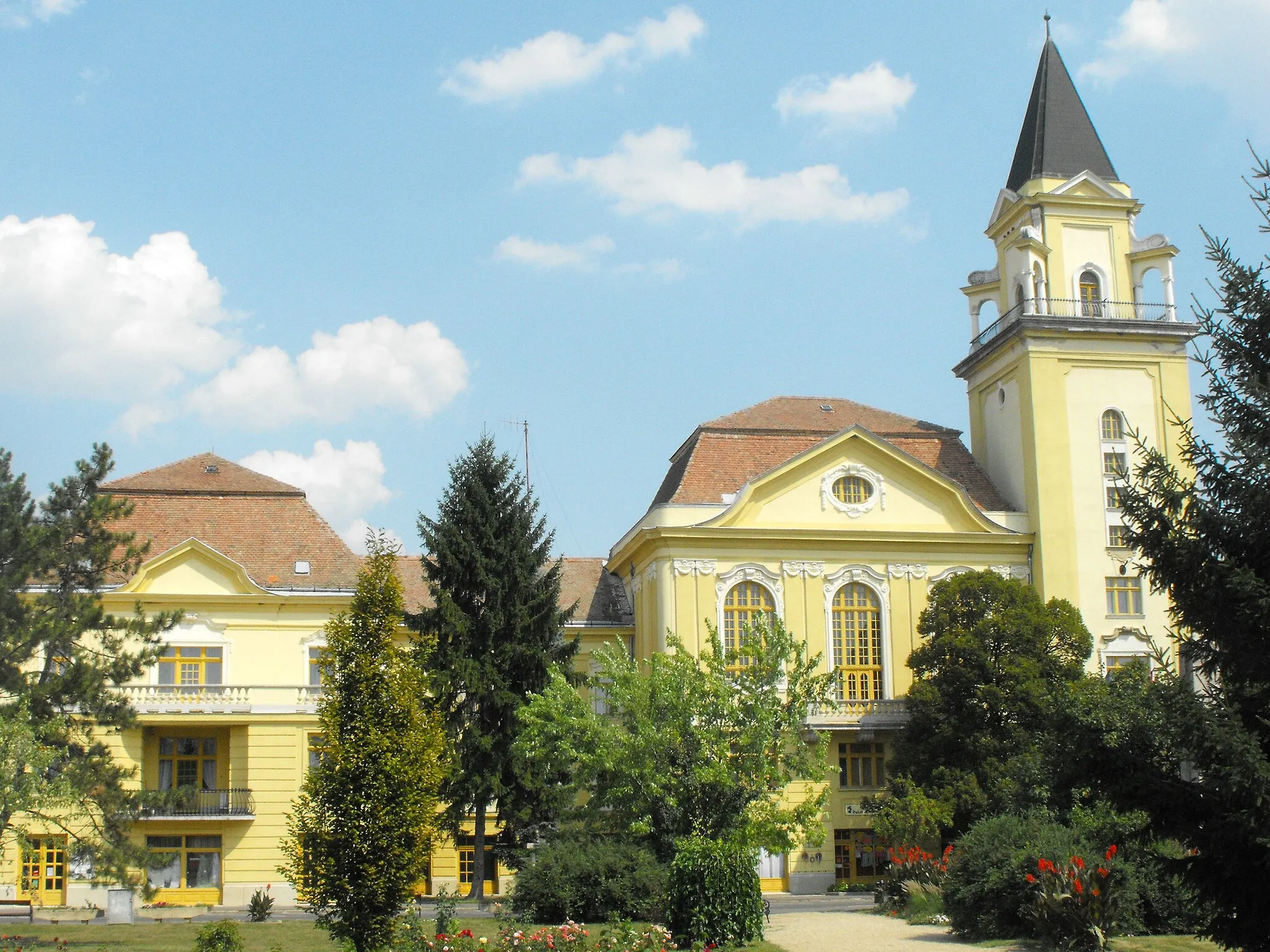 Photo showing: Town hall of Mezőtúr, Hungary.