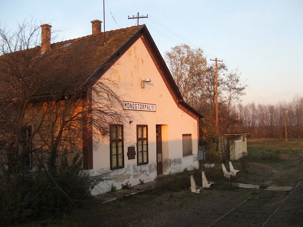 Photo showing: Monostorpályi's train station