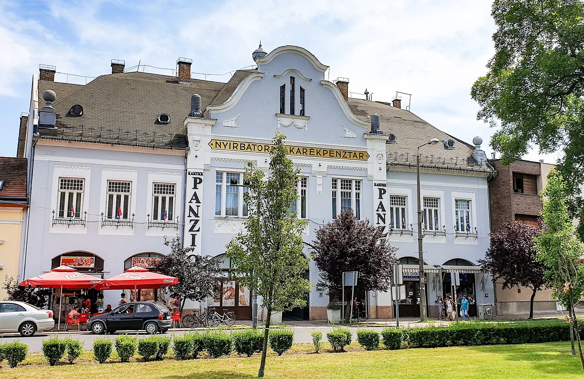 Photo showing: Az egykori takarékpénztár épülete Nyírbátorban