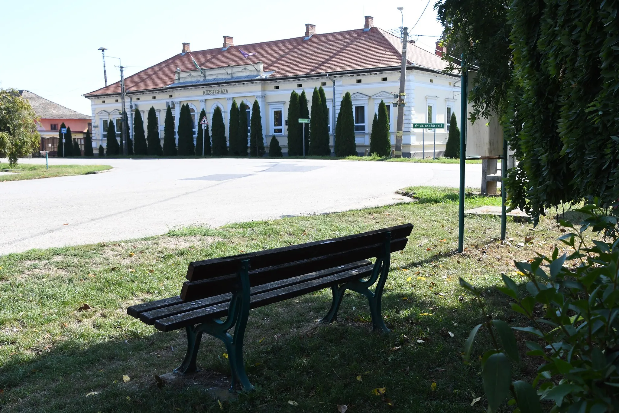 Photo showing: Village hall in Öcsöd, Hungary