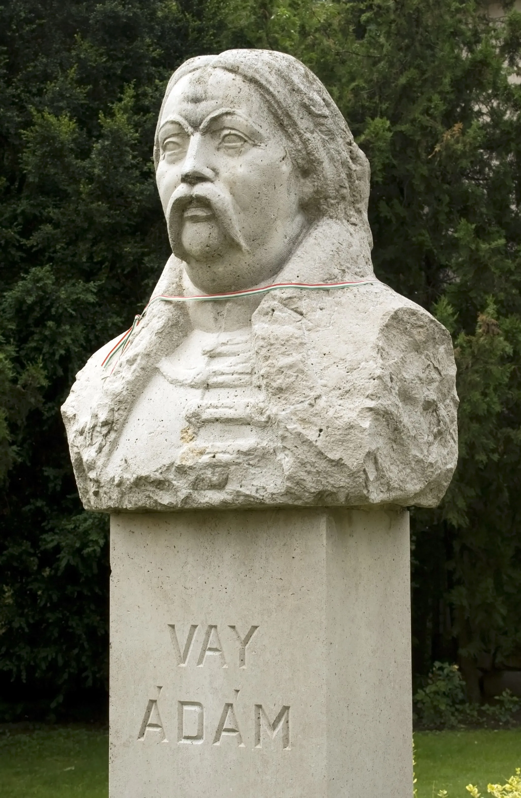 Photo showing: Bust of Ádám Vay in the park of the Vaja Castle, Hungary – László Márton, 1969