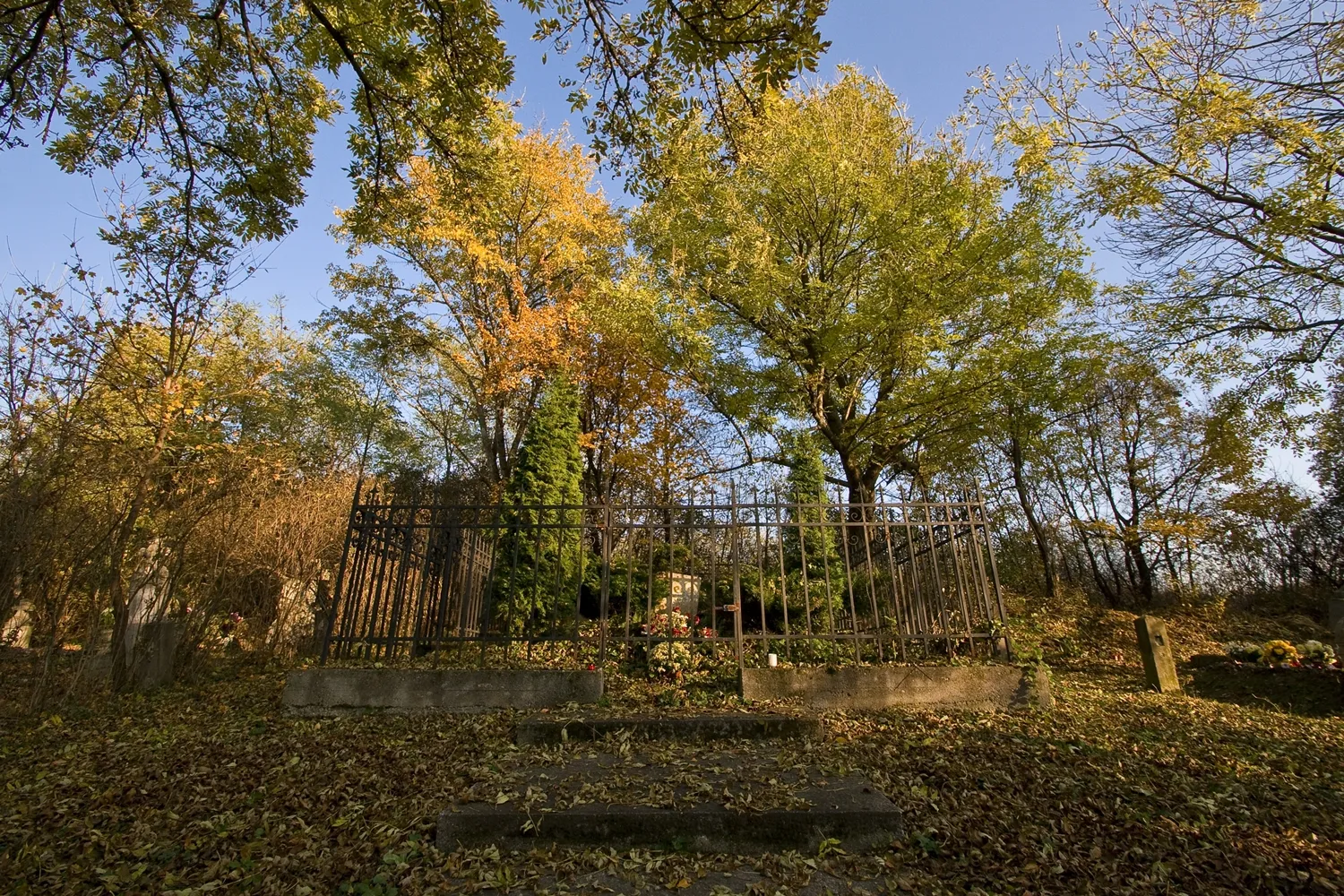 Photo showing: Tomb of Mocsáry Family, old cemetery, Andornaktálya