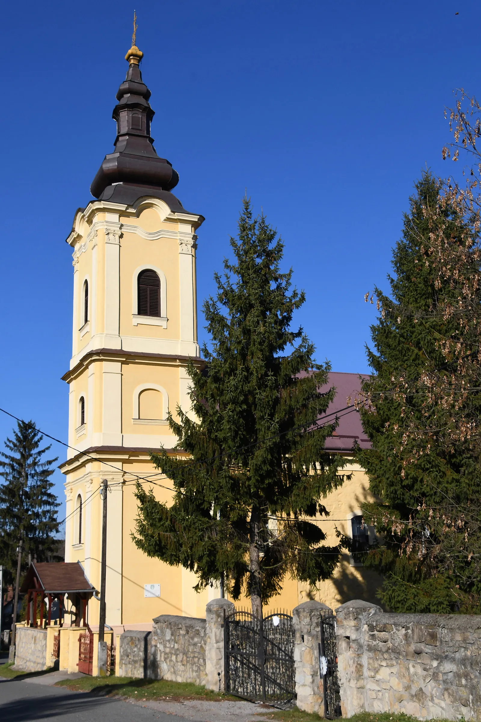 Photo showing: Roman Catholic church in Arló, Hungary