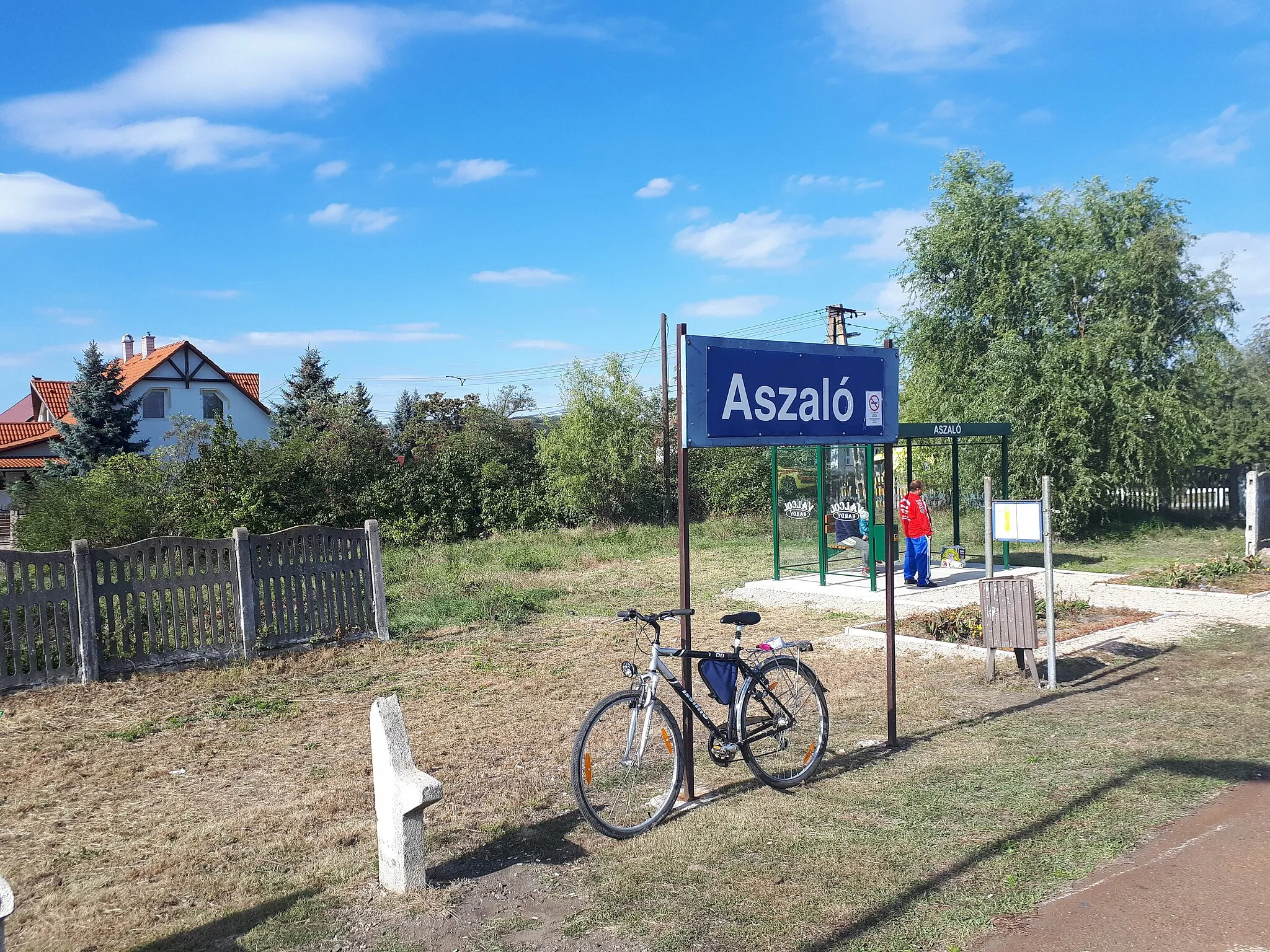 Photo showing: Aszaló vasúti megállóhelye a Miskolc–Hidasnémeti-vasútvonalon