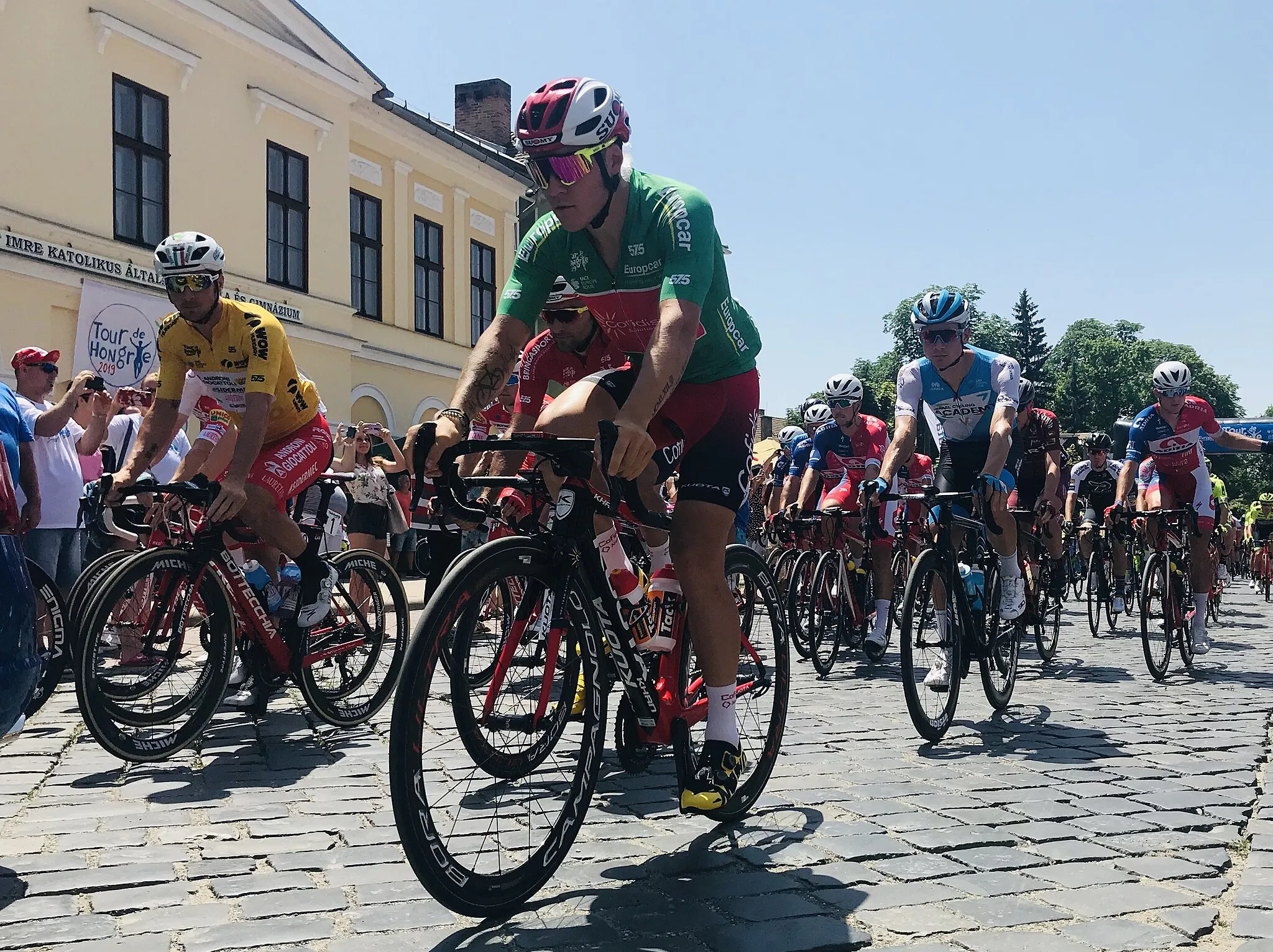 Photo showing: Tour de Hongrie mezőnyének indulása Balassagyarmatról
