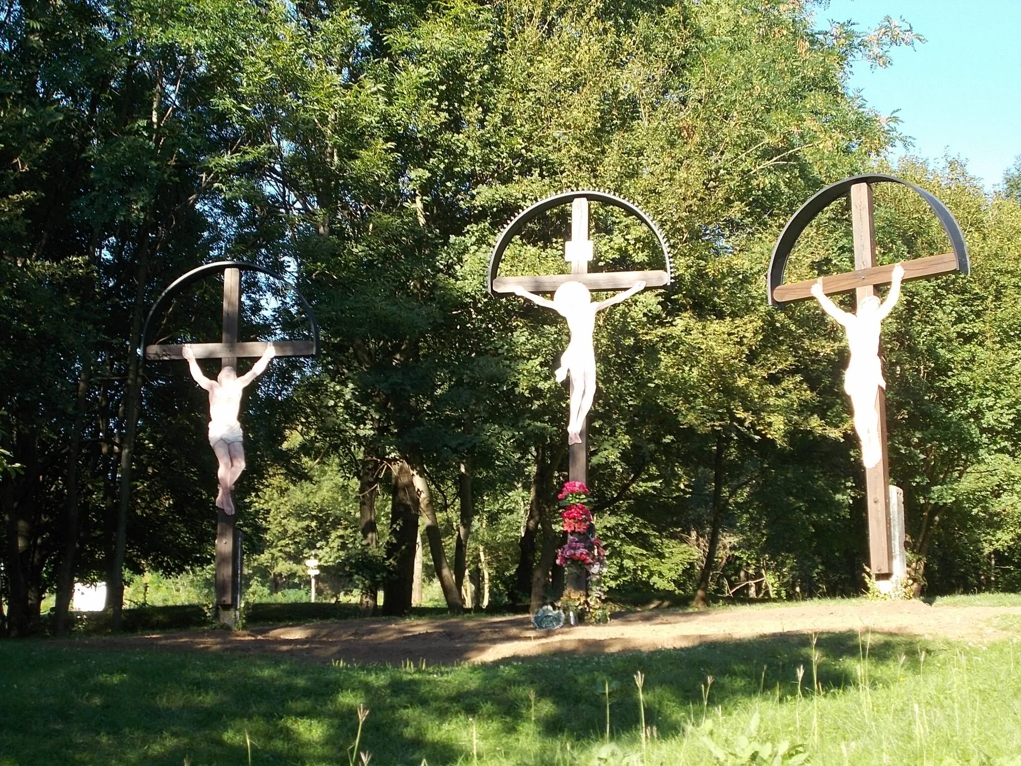 Photo showing: : Our Lady Cistercian abbey off. SE from there is a 'Golgota' with three crucifixes. - Bélapátfalva, Heves County, Hungary.