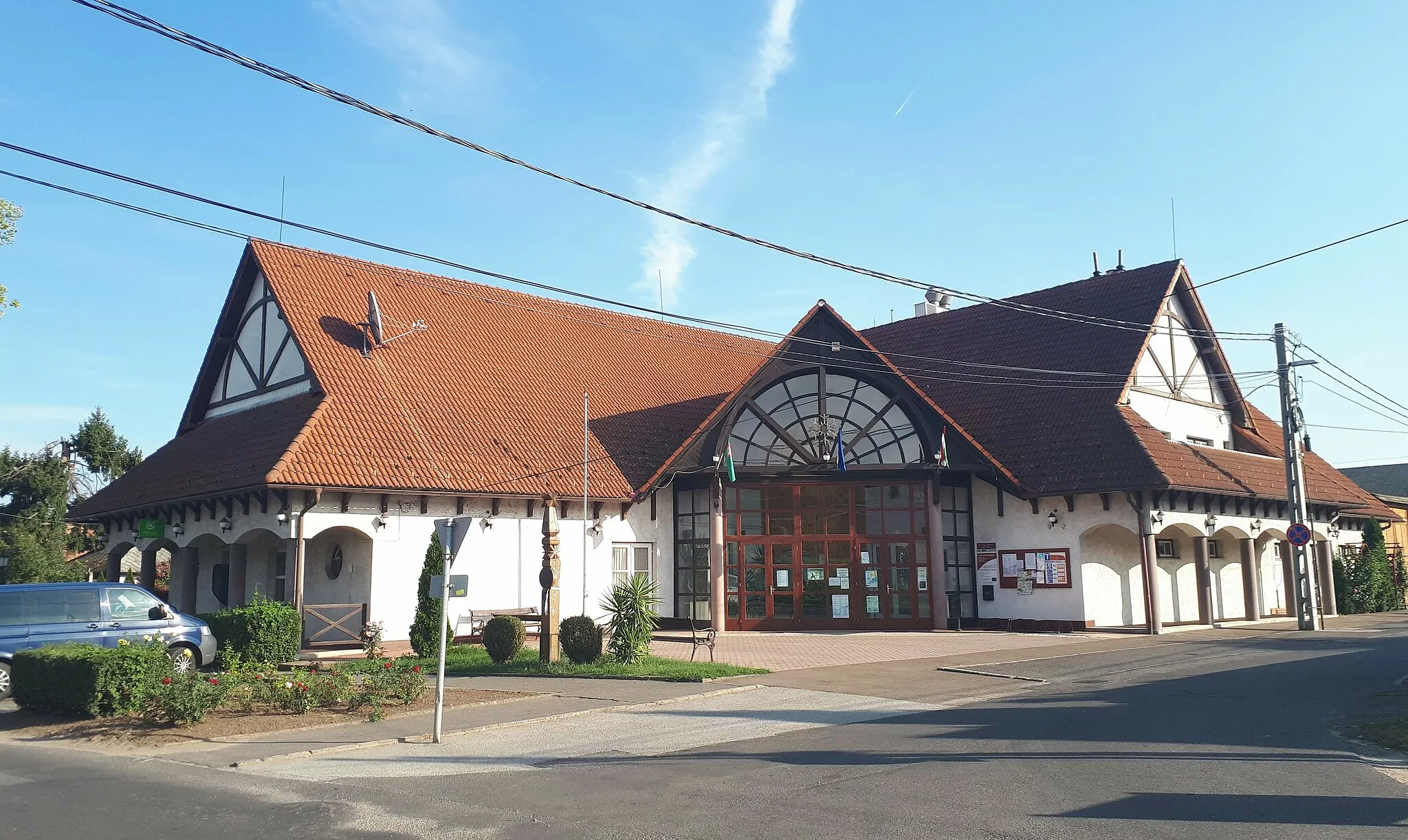 Photo showing: Bőcs település községházája
