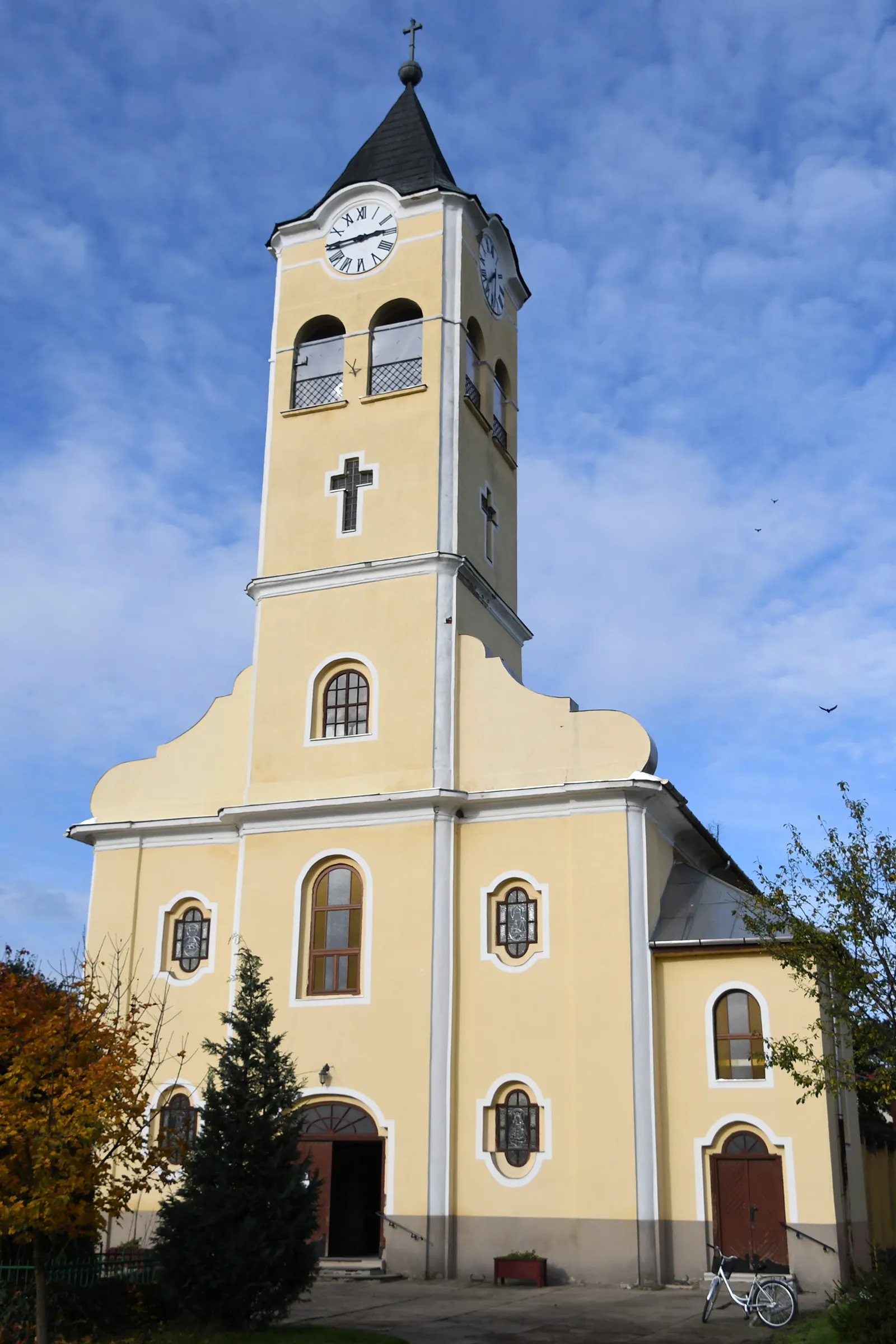 Photo showing: Roman Catholic church in Csány