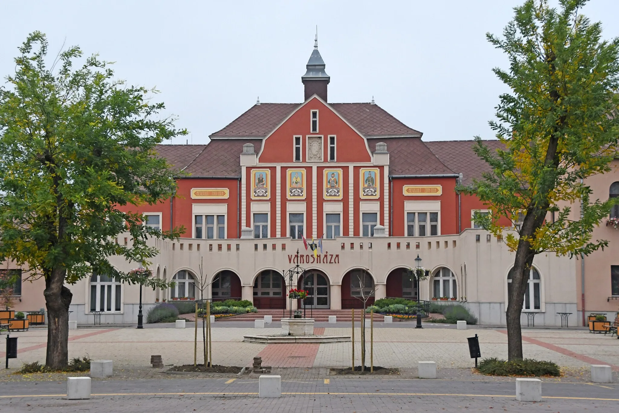Photo showing: Town Hall in Hatvan, Hungary