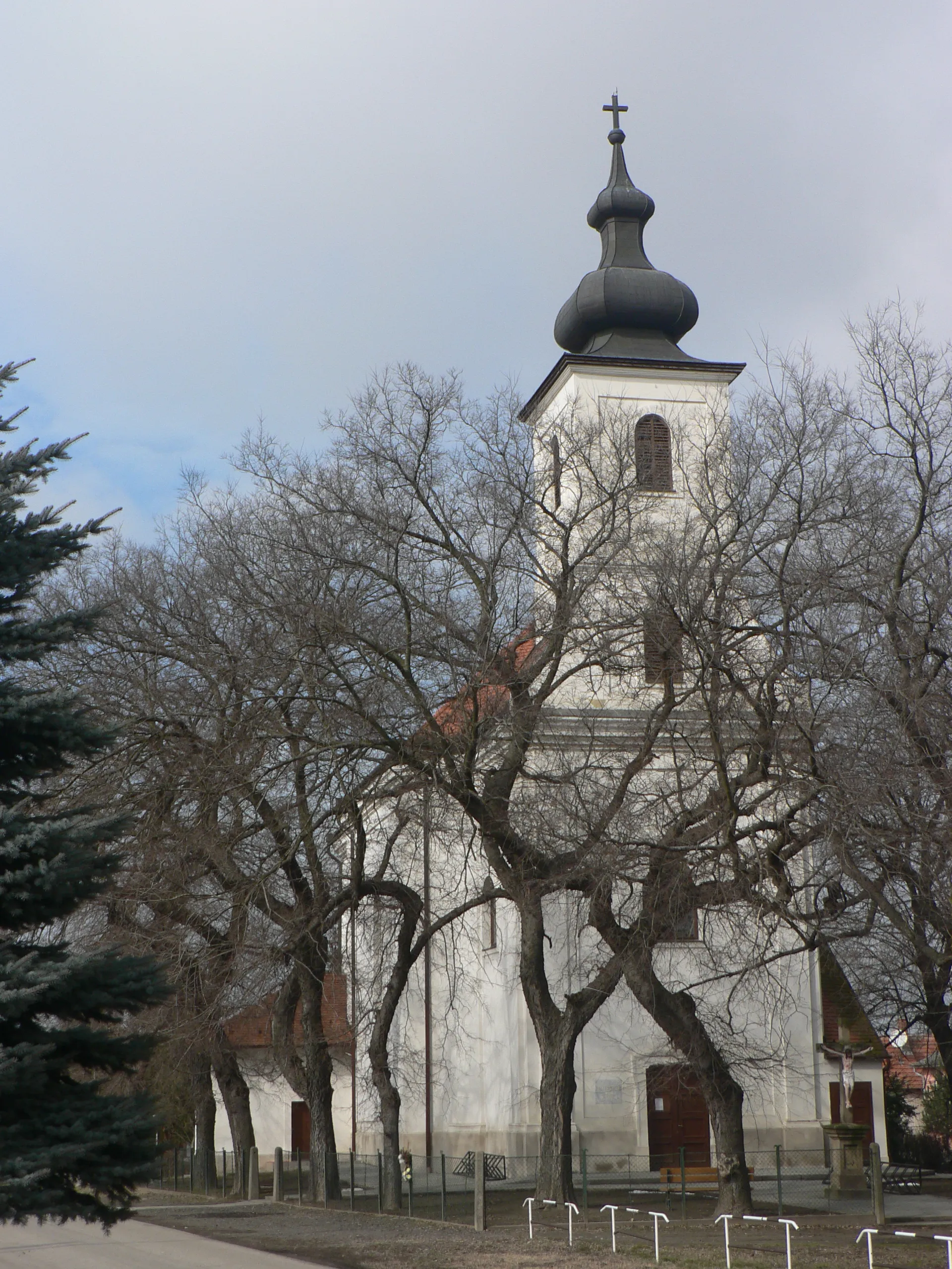 Photo showing: A herédi római katolikus templom

This is a photo of a monument in Hungary. Identifier: 5740