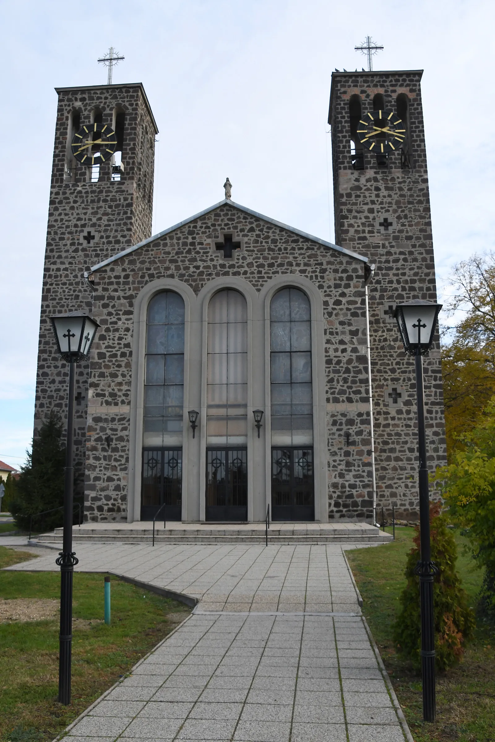 Photo showing: Roman Catholic church in Hort