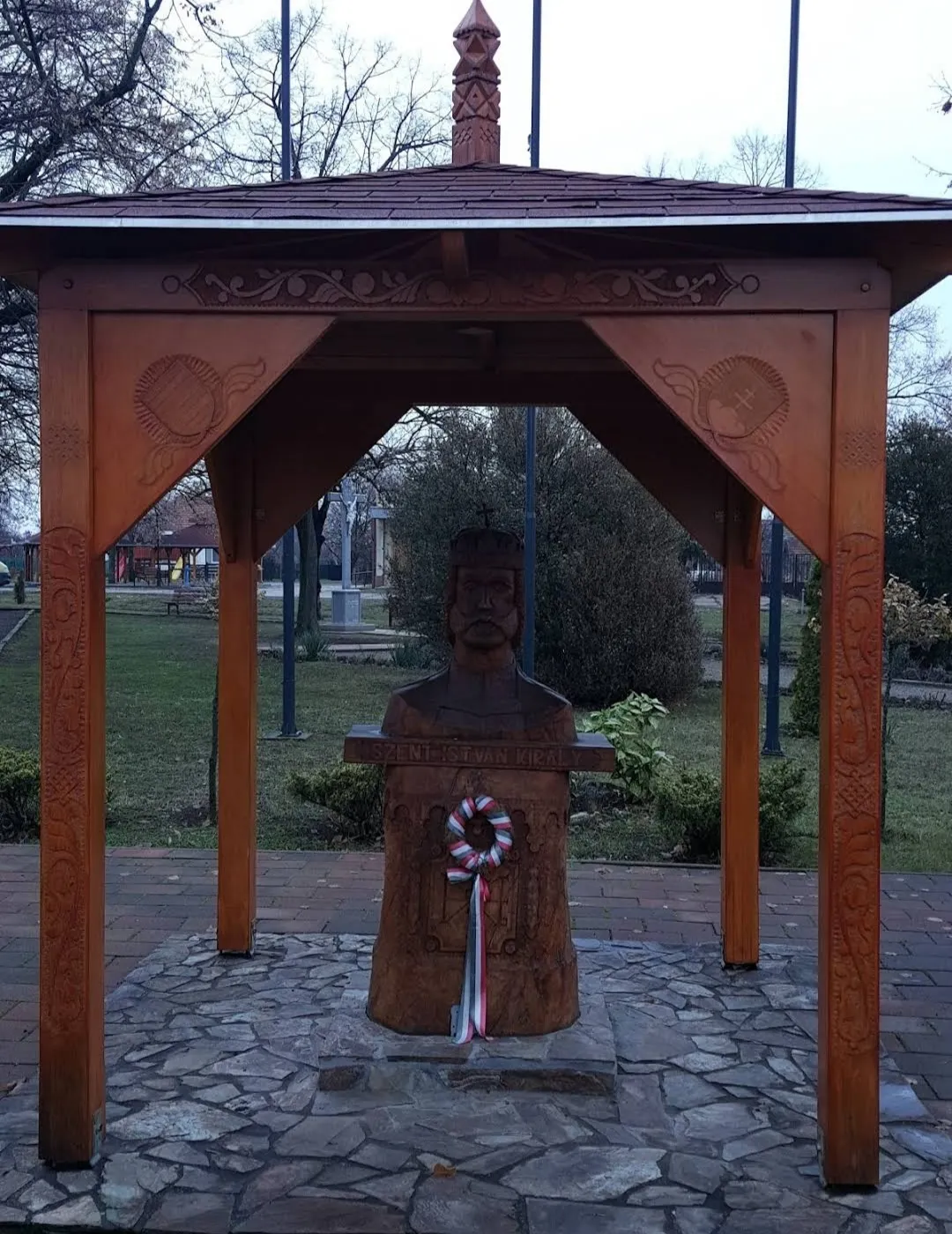 Photo showing: Bust of King Saint Stephen I in Karácsond, Hungary