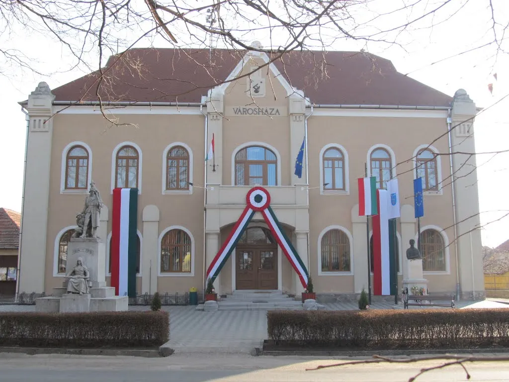 Photo showing: Mezőkeresztes Városháza