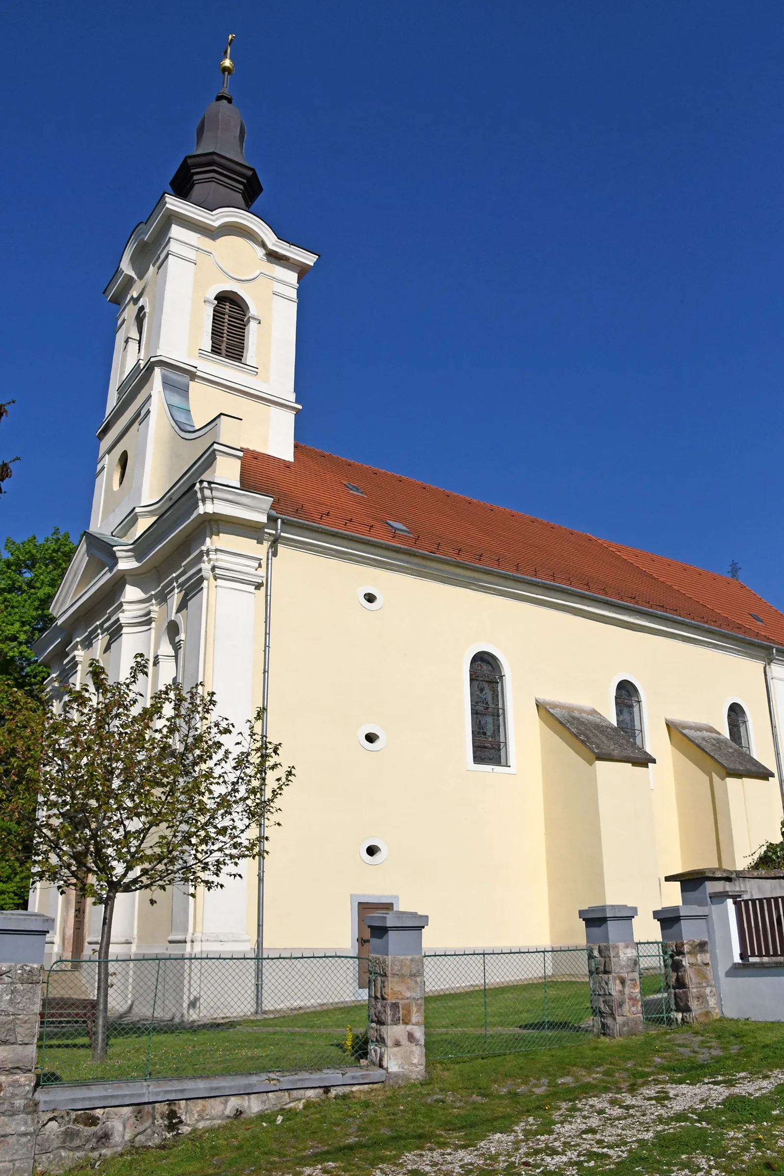 Photo showing: Roman Catholic church of Nagyoroszi, Hungary